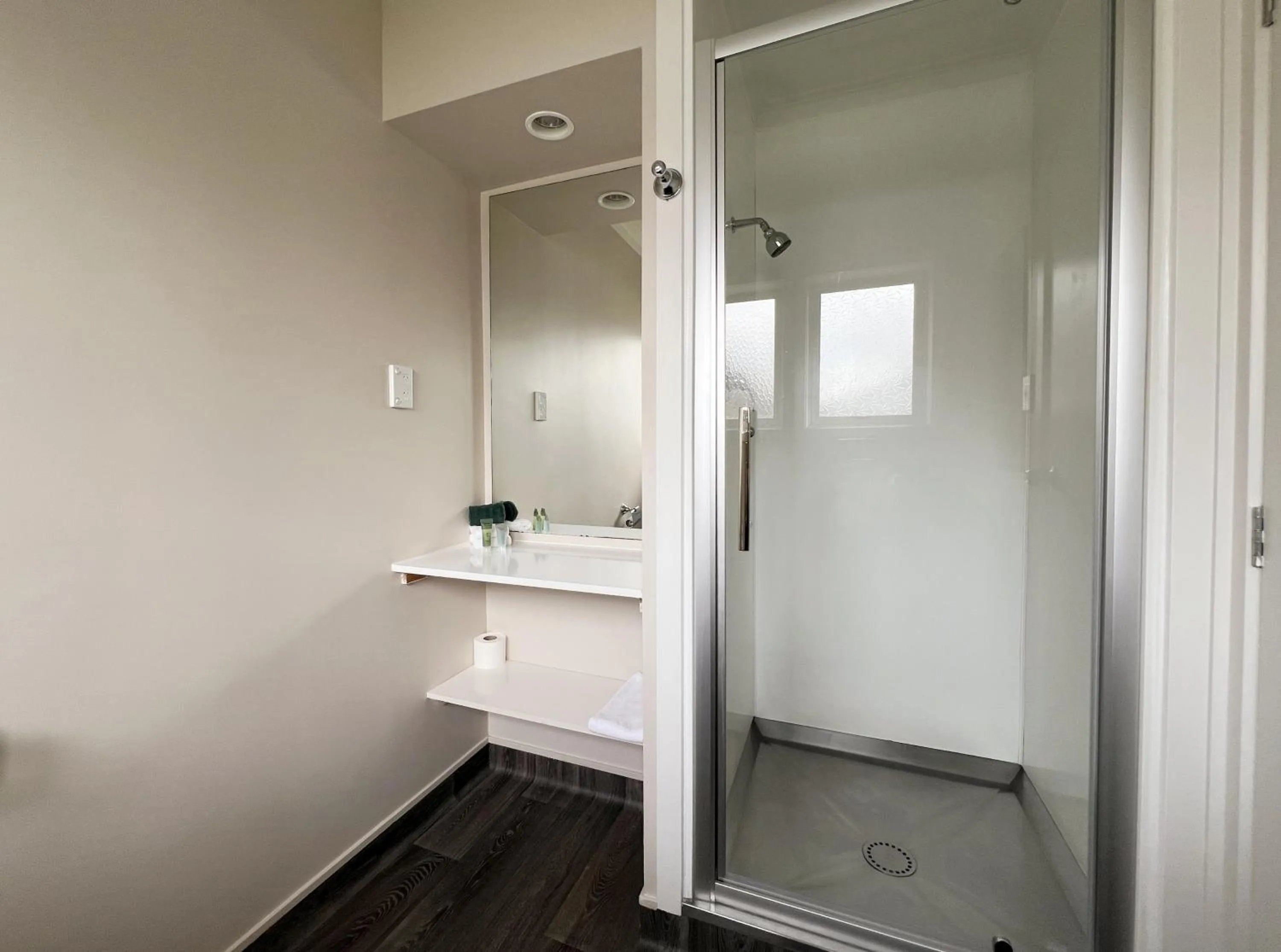 Shower in Barclay Motel