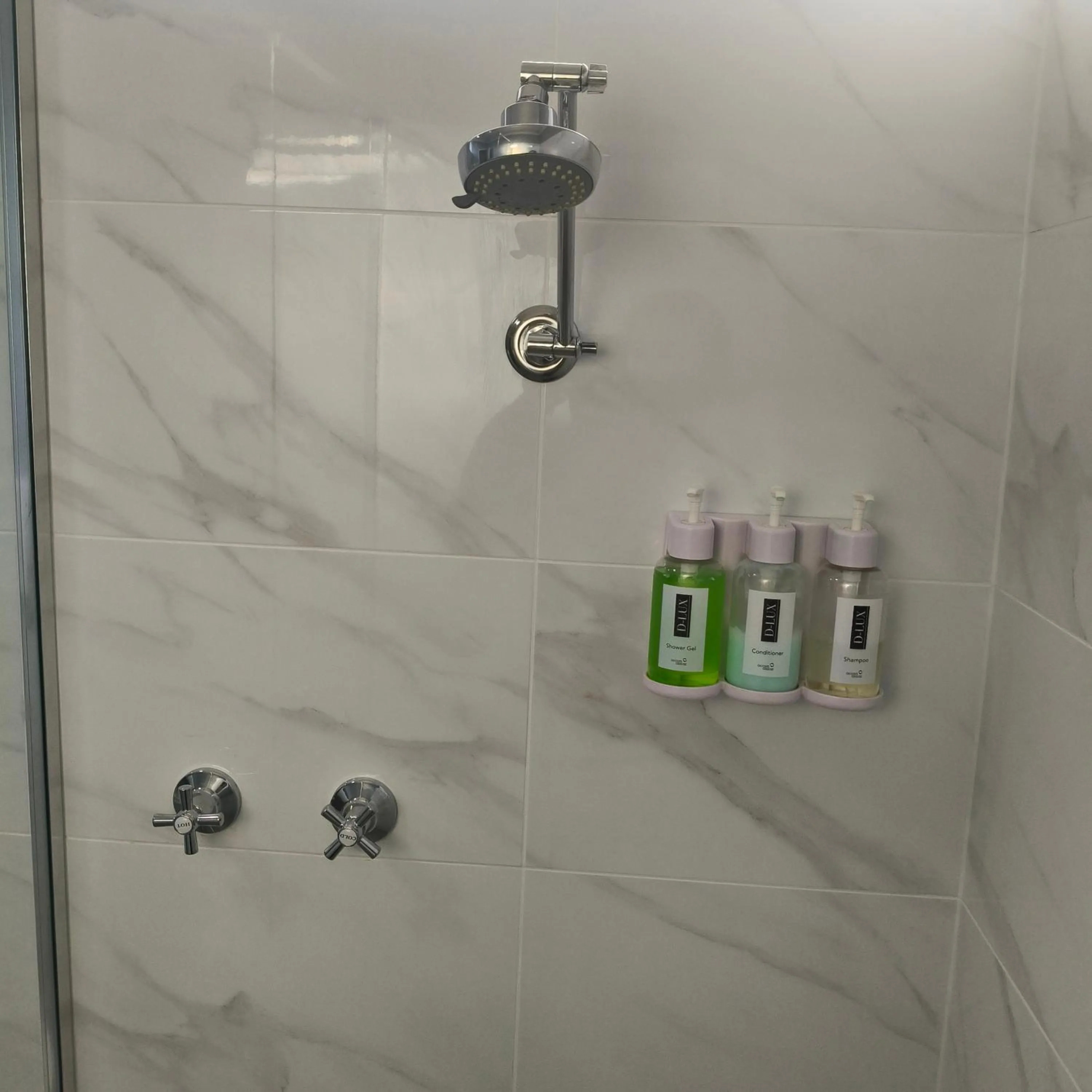 Bathroom in Wangaratta Motor Inn