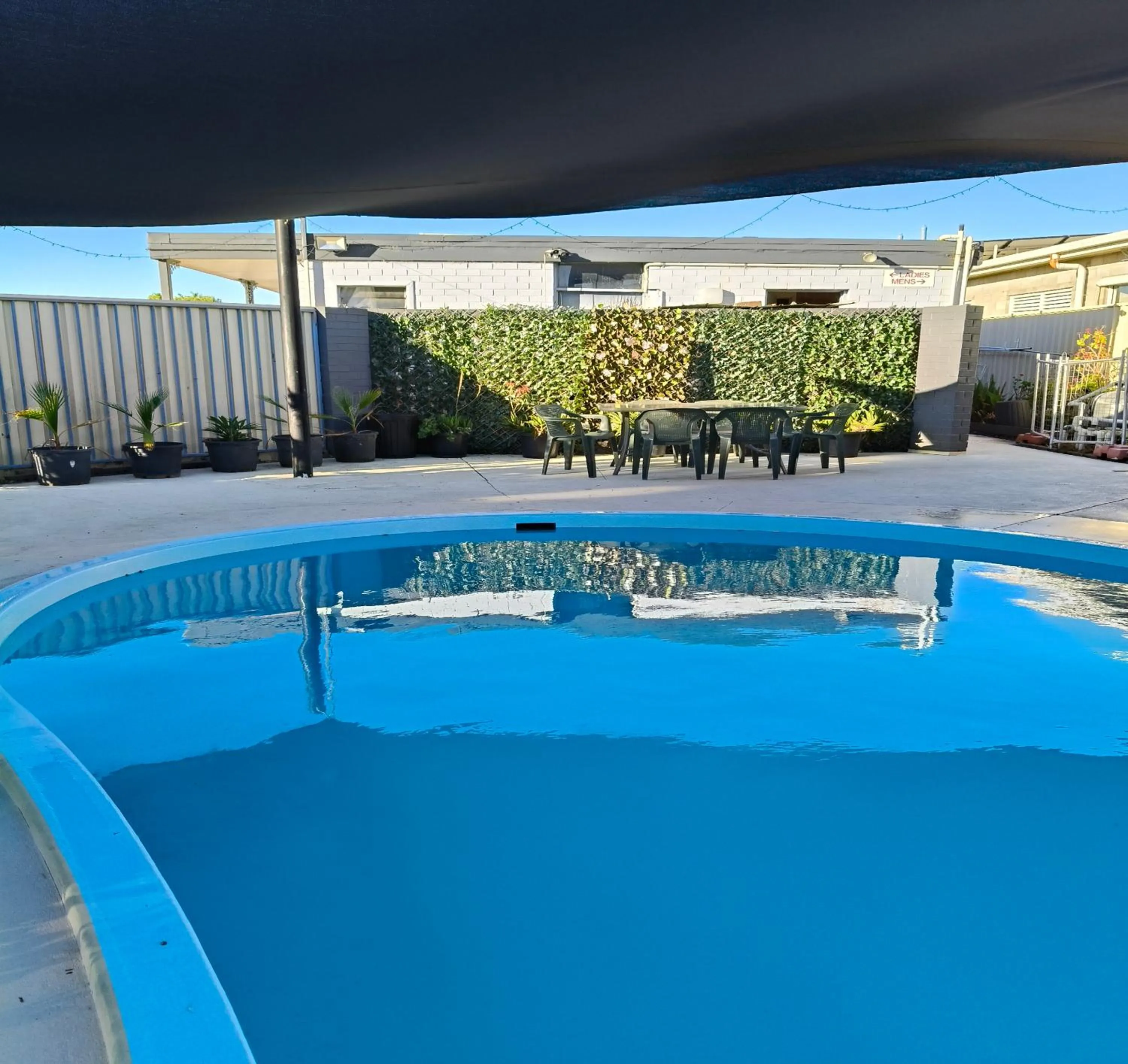 Swimming pool in Wangaratta Motor Inn