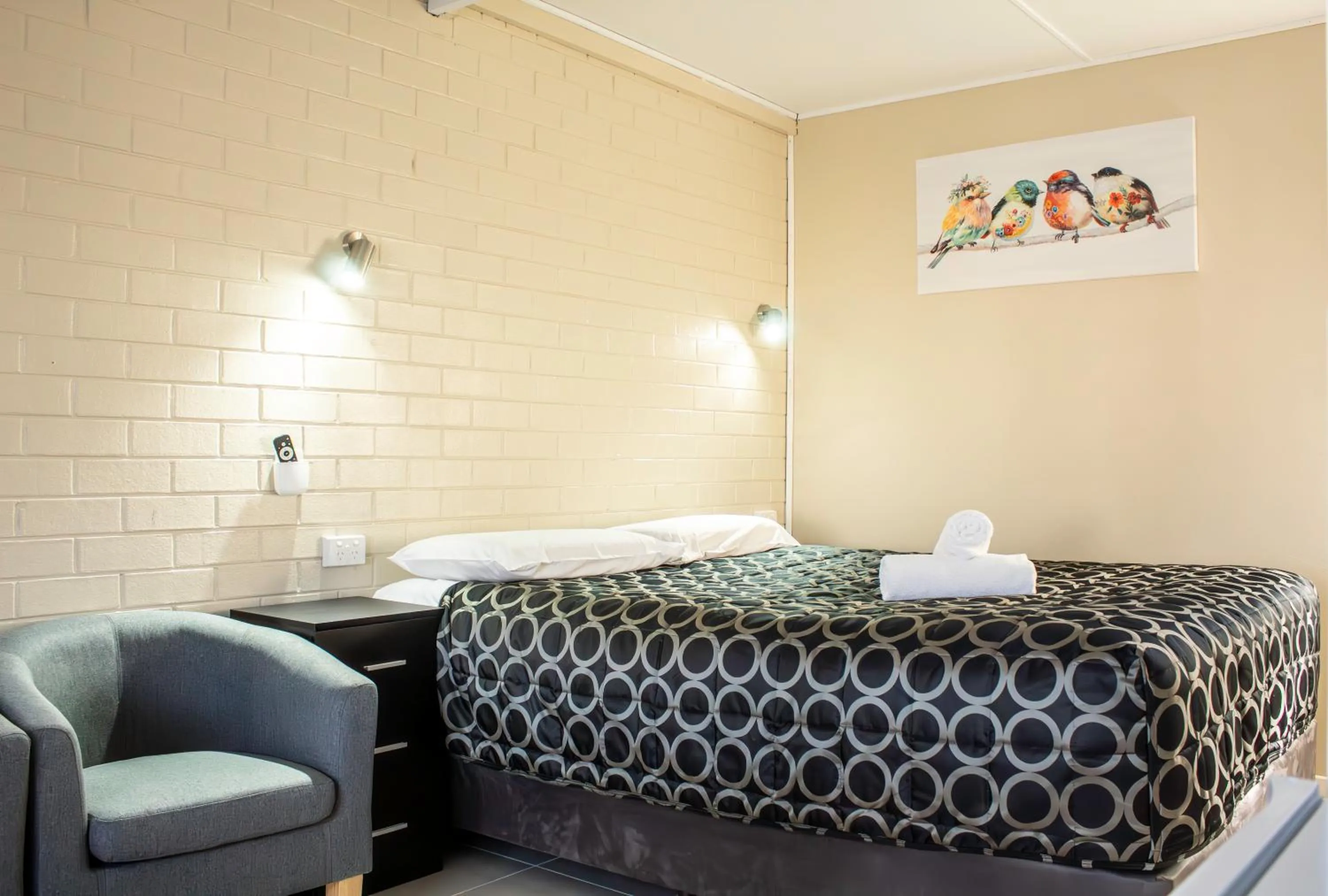Bed in Wangaratta Motor Inn