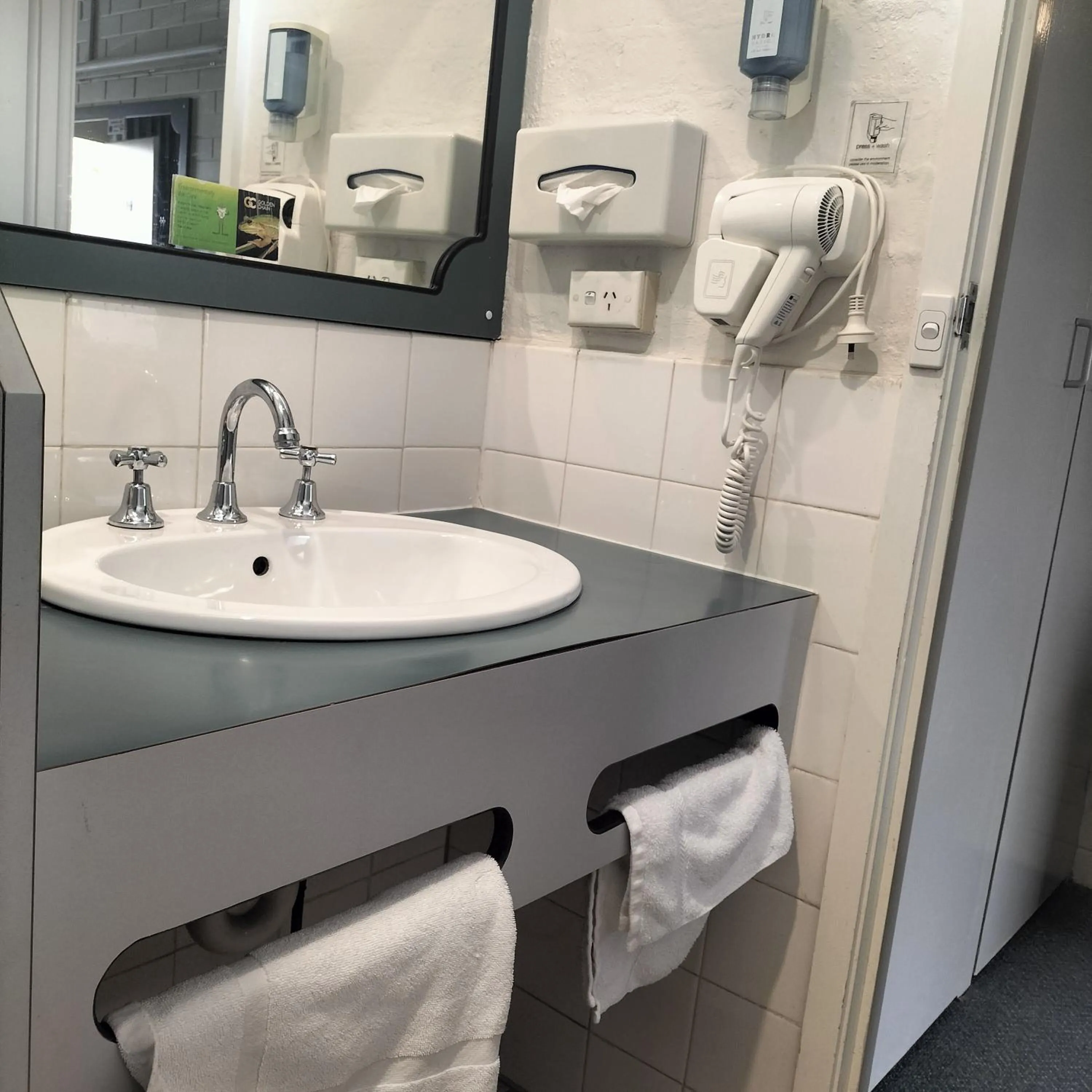 Toilet in Wangaratta Motor Inn