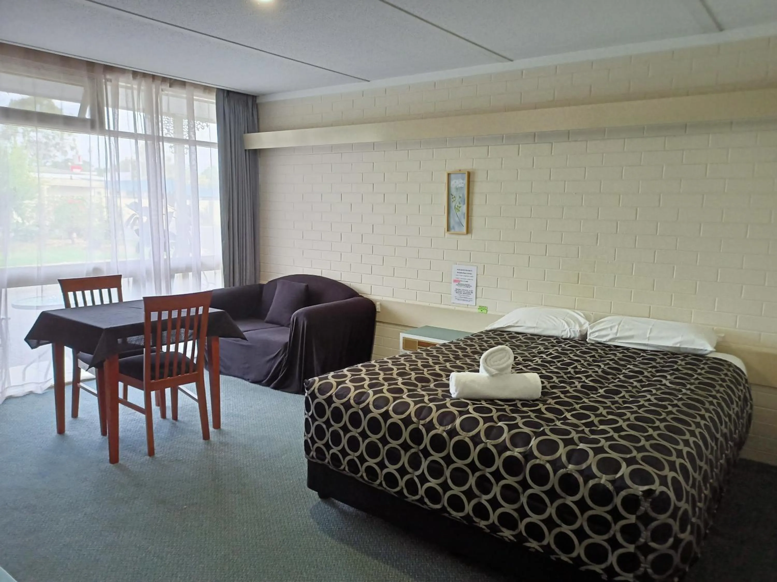 Photo of the whole room, Bed in Wangaratta Motor Inn