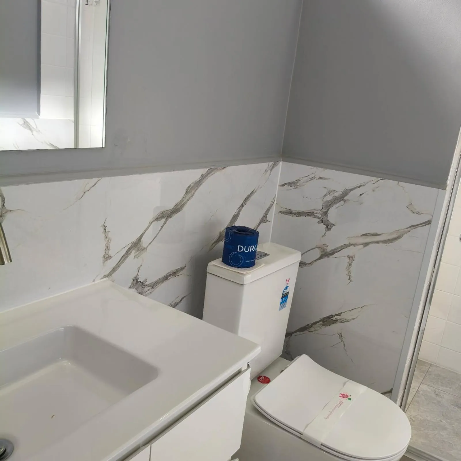 Bathroom in Wangaratta Motor Inn