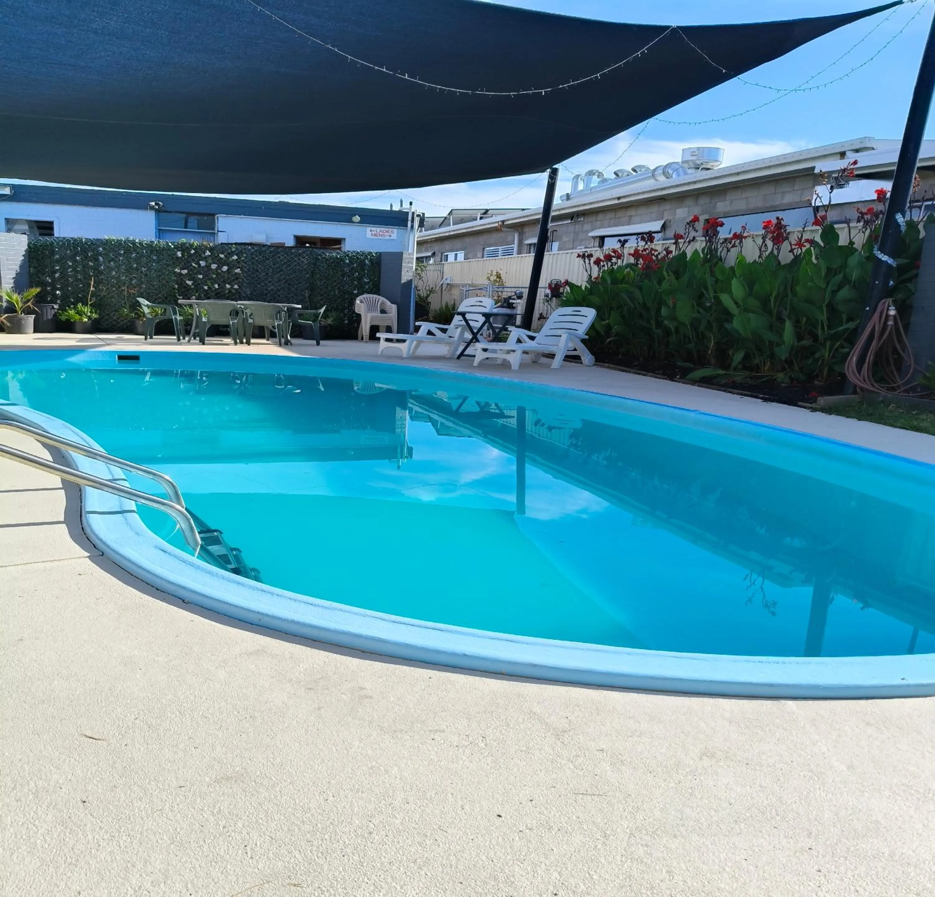 Swimming pool in Wangaratta Motor Inn