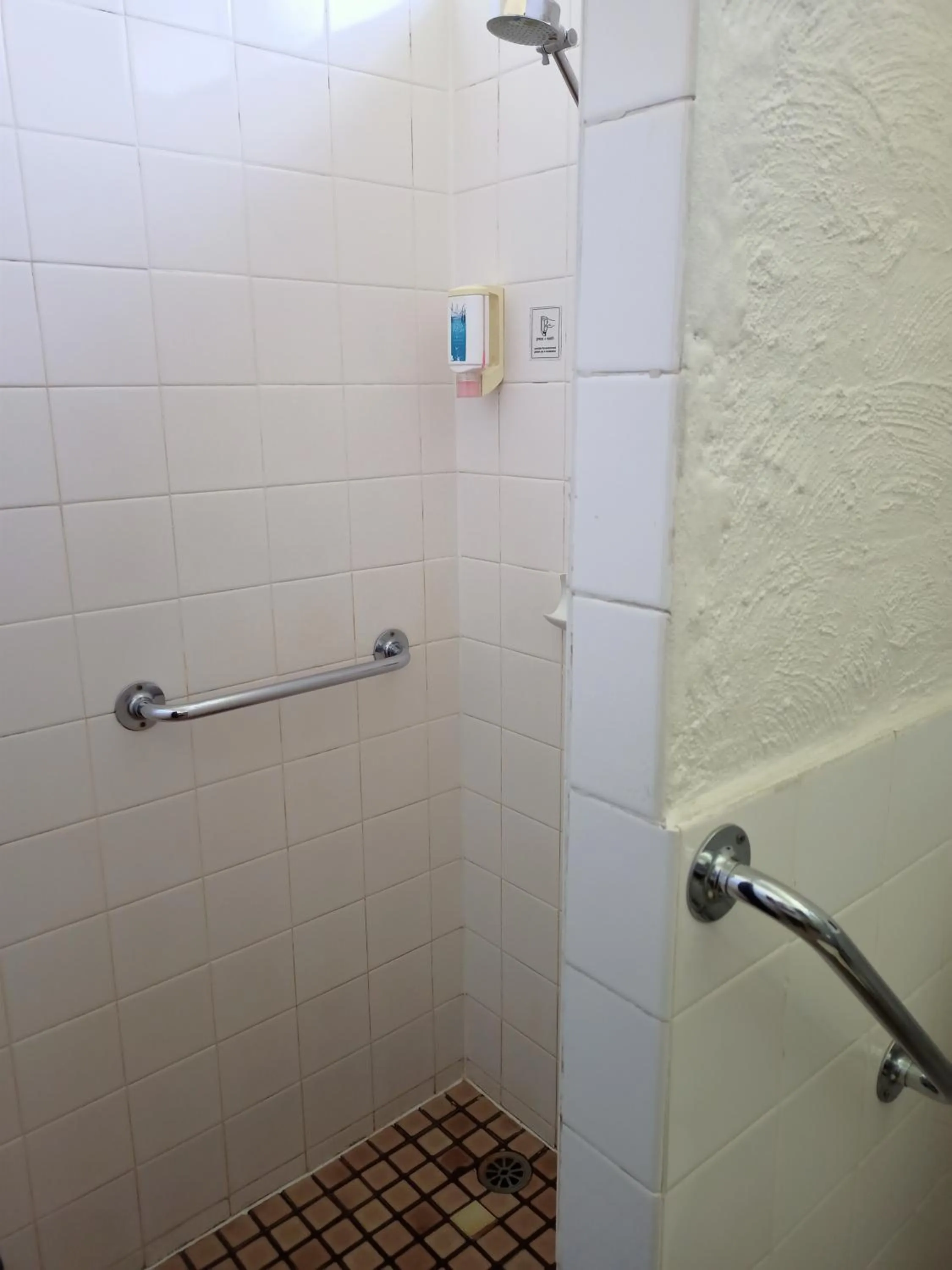 Shower in Wangaratta Motor Inn