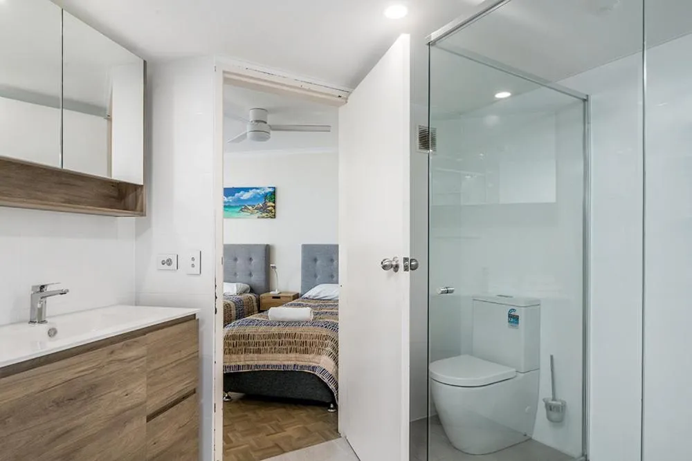 Bathroom, Bed in Rainbow Bay Resort Holiday Apartments