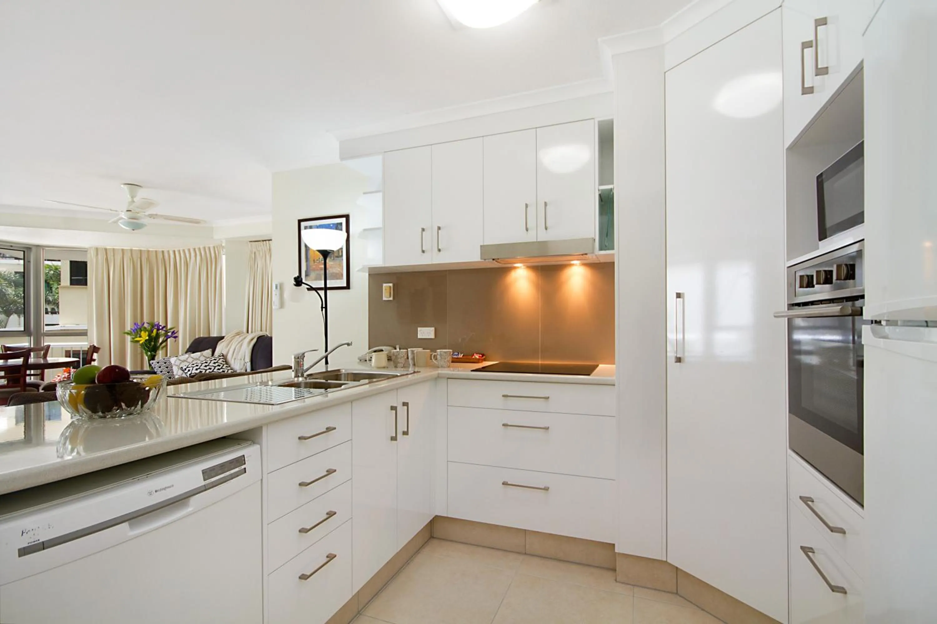 Kitchen or kitchenette in Rainbow Bay Resort Holiday Apartments