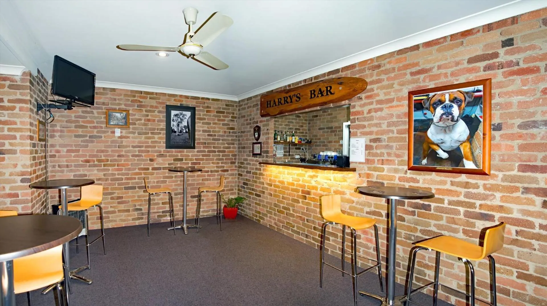 Lounge or bar in Rest Point Motor Inn