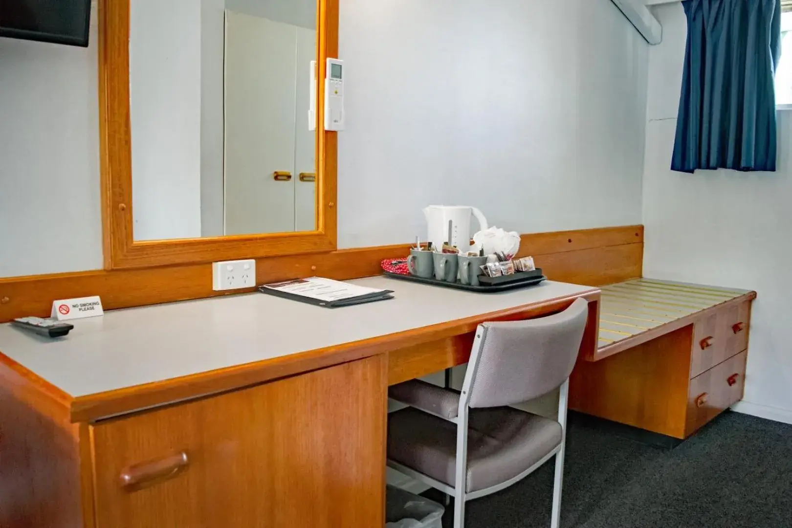 Standard Queen Room in Rest Point Motor Inn Standard Queen Room in Rest Point Motor Inn