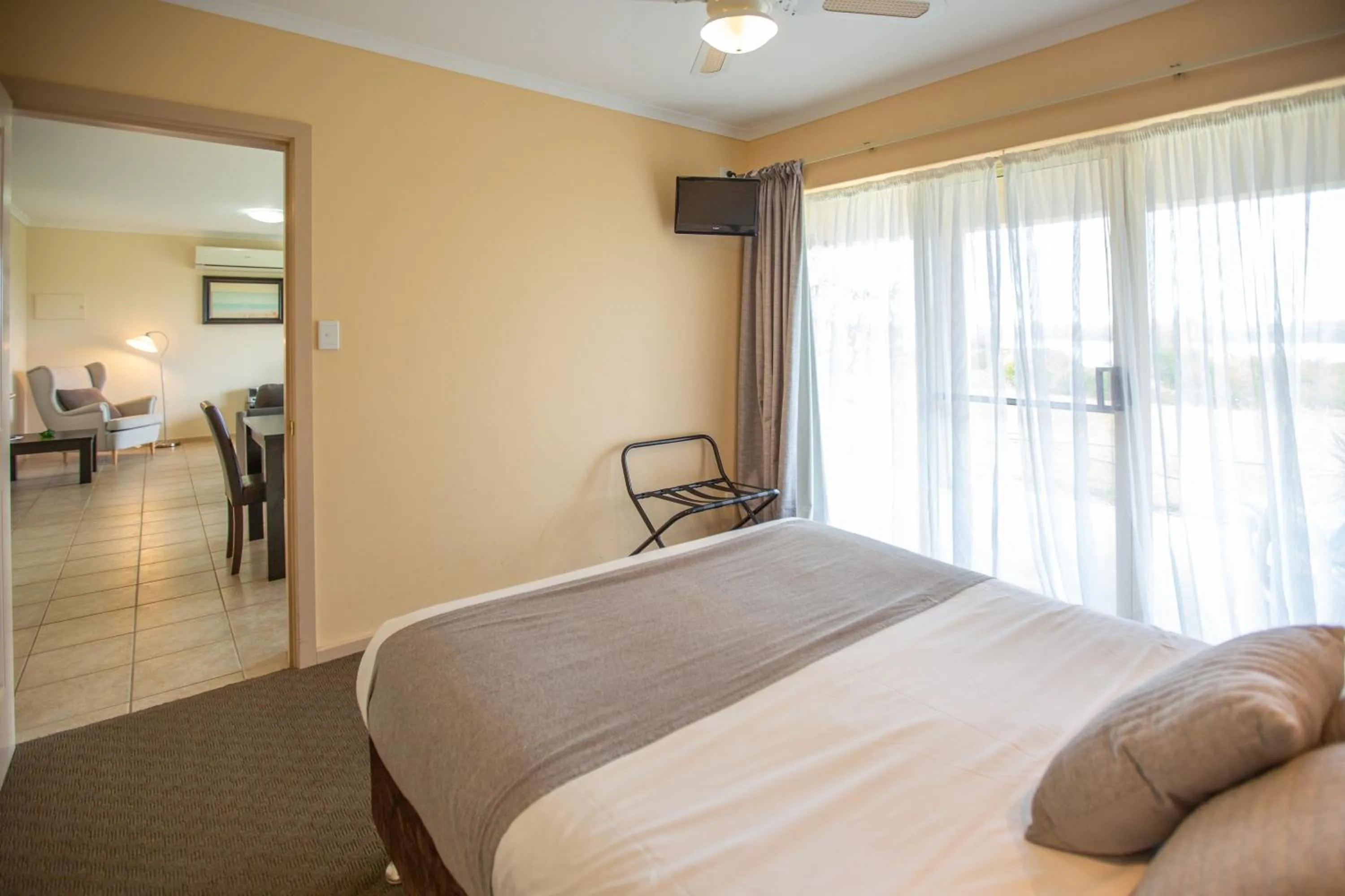 Bedroom, Bed in Comfort Inn Robe