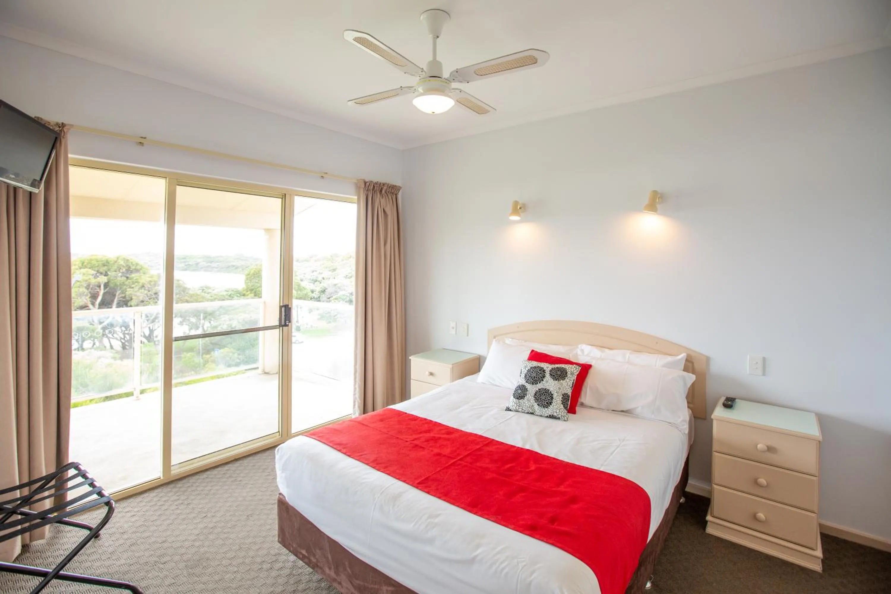 Bedroom, Bed in Comfort Inn Robe