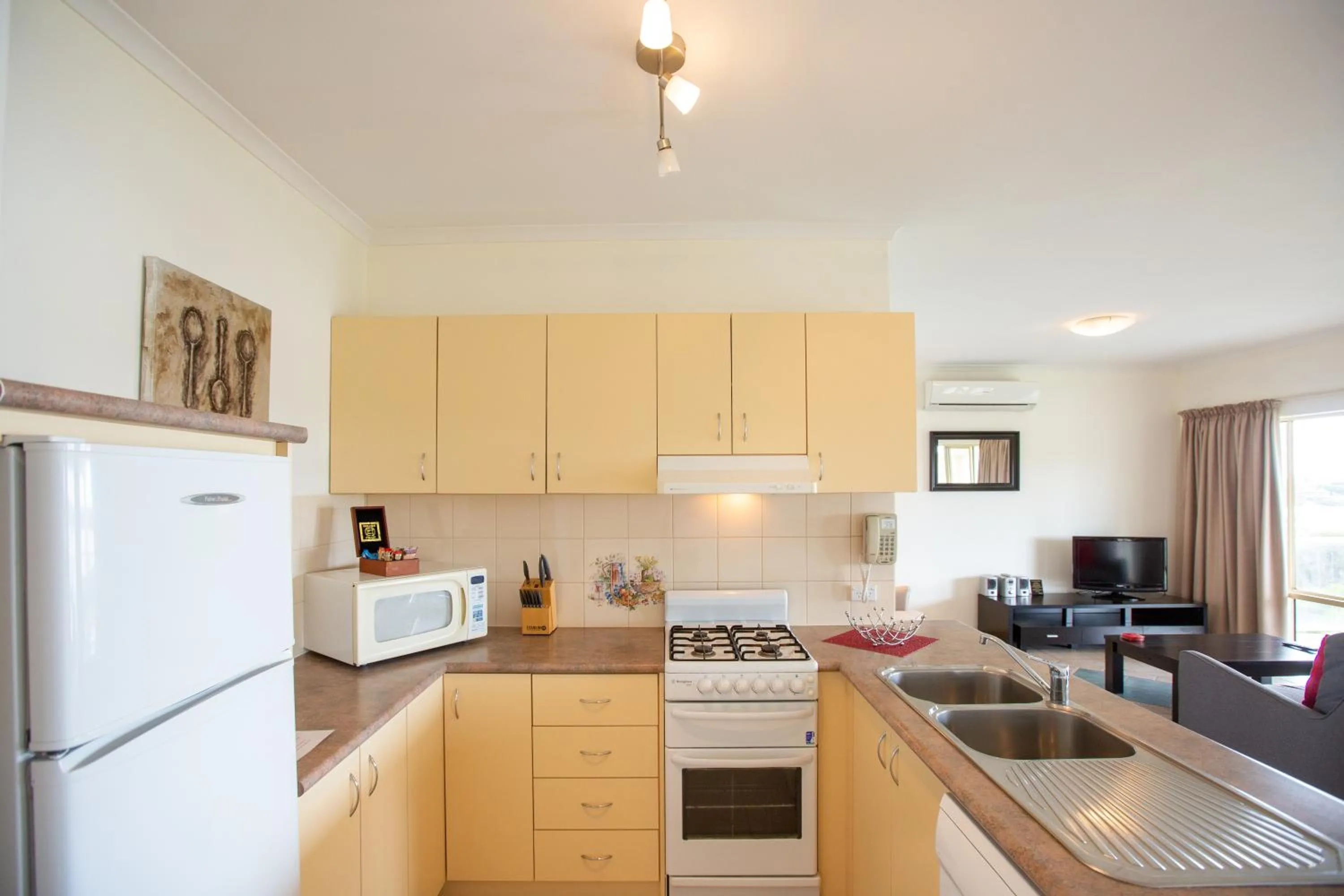 Kitchen or kitchenette in Comfort Inn Robe