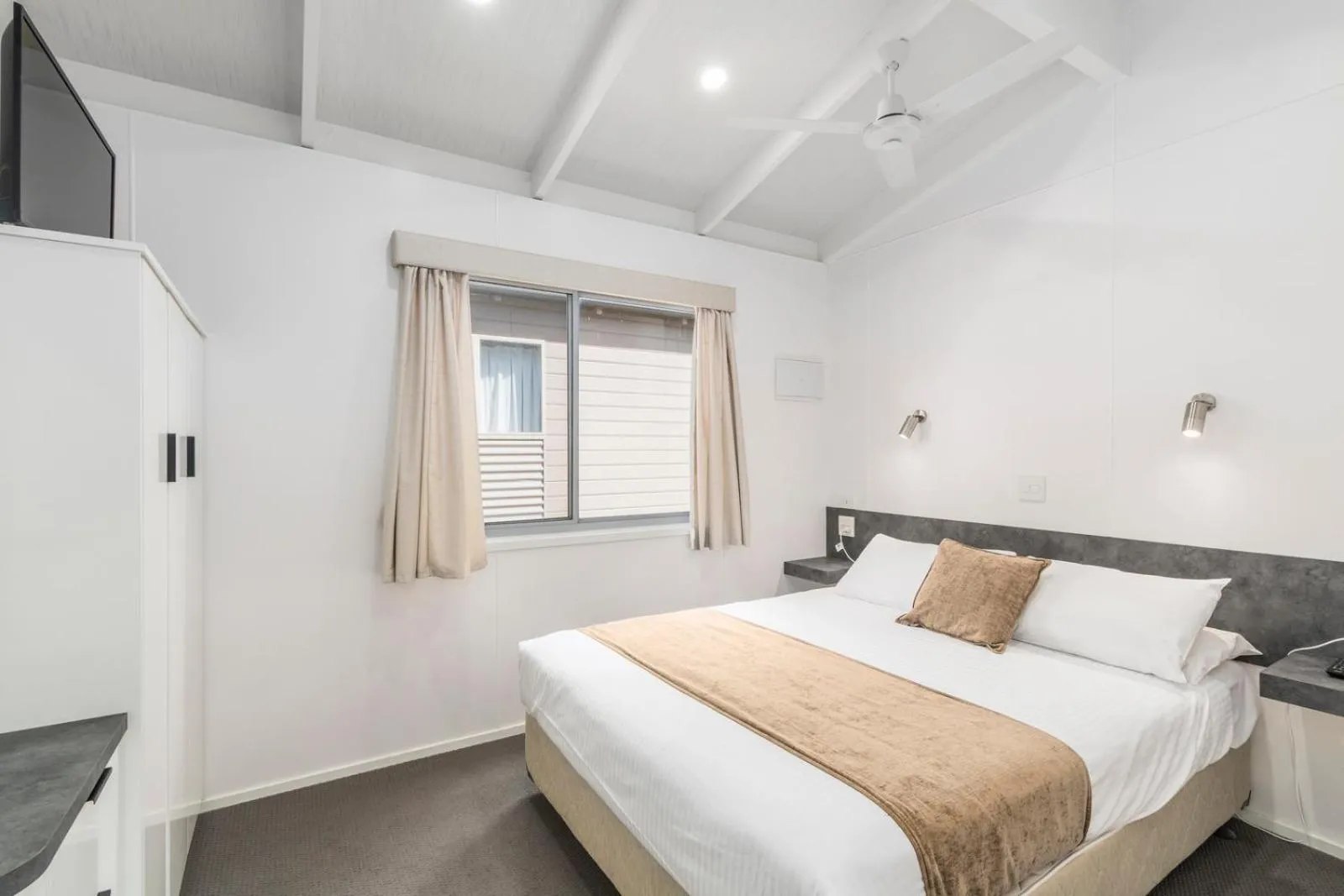 Bedroom, Bed in Ingenia Holidays Eden Beachfront