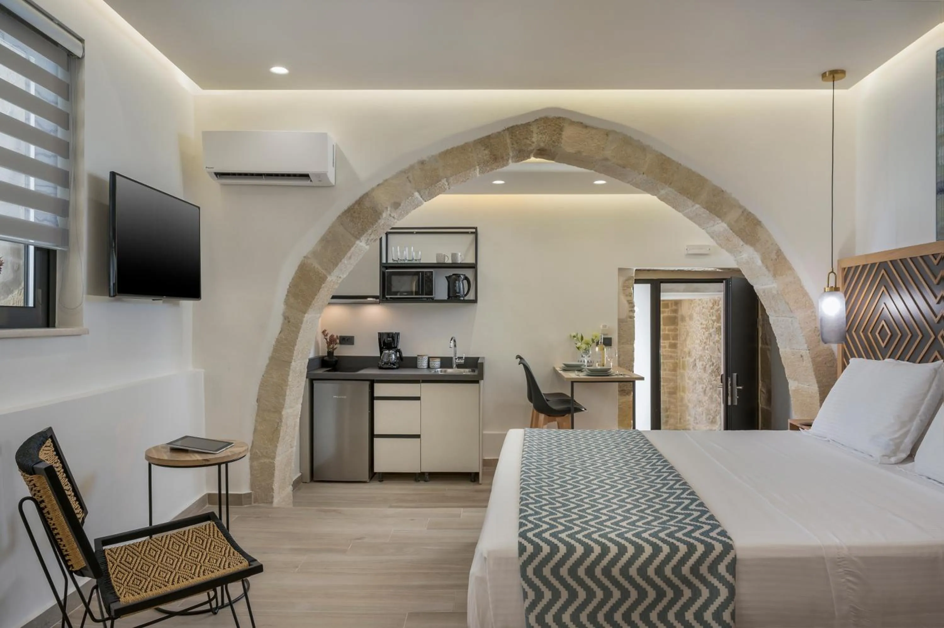 Kitchen or kitchenette, Bed in Casa D'Irene Deluxe Hotel