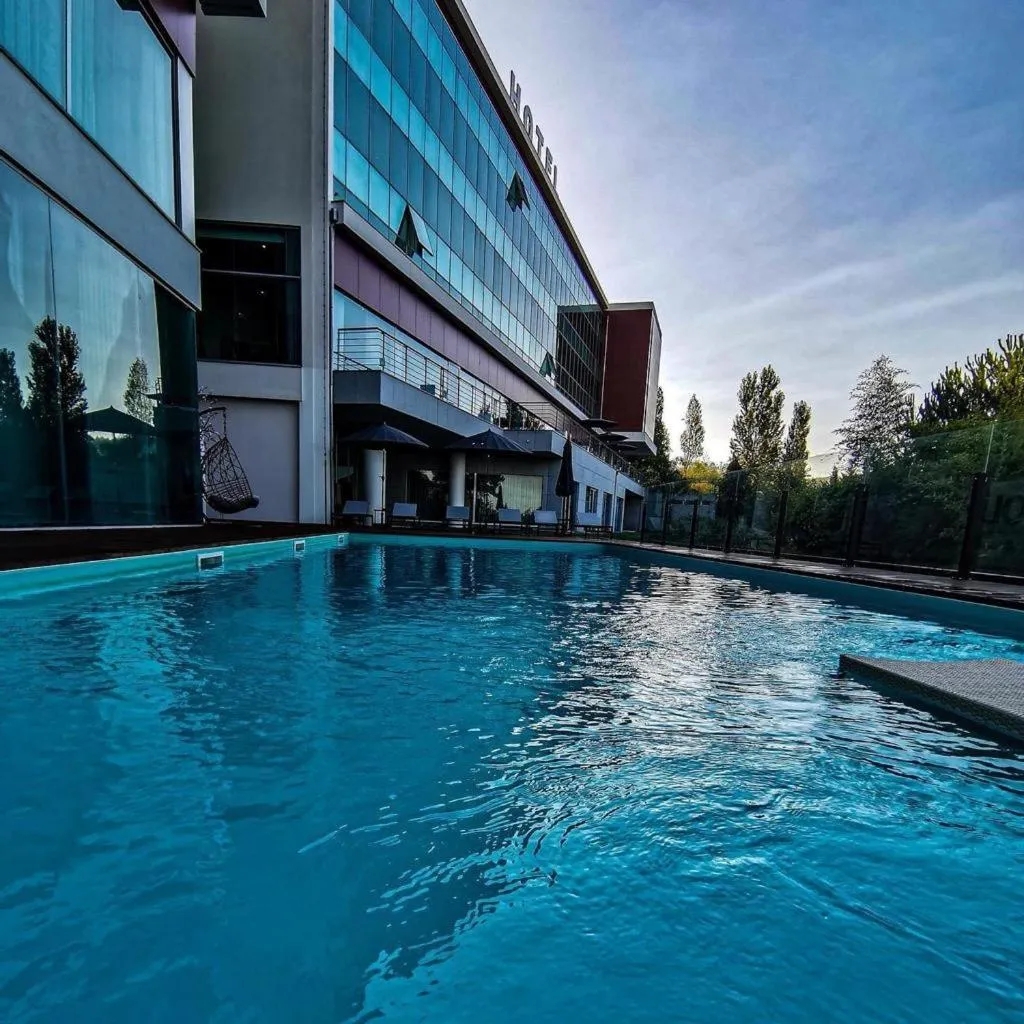 Swimming pool in Penafiel Park Hotel & Spa