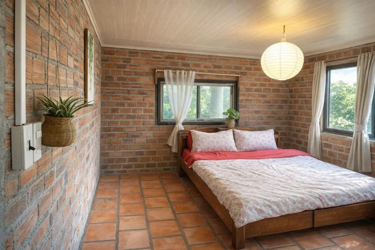 Photo of the whole room, Bed in Midori Heritage Coffee Farm