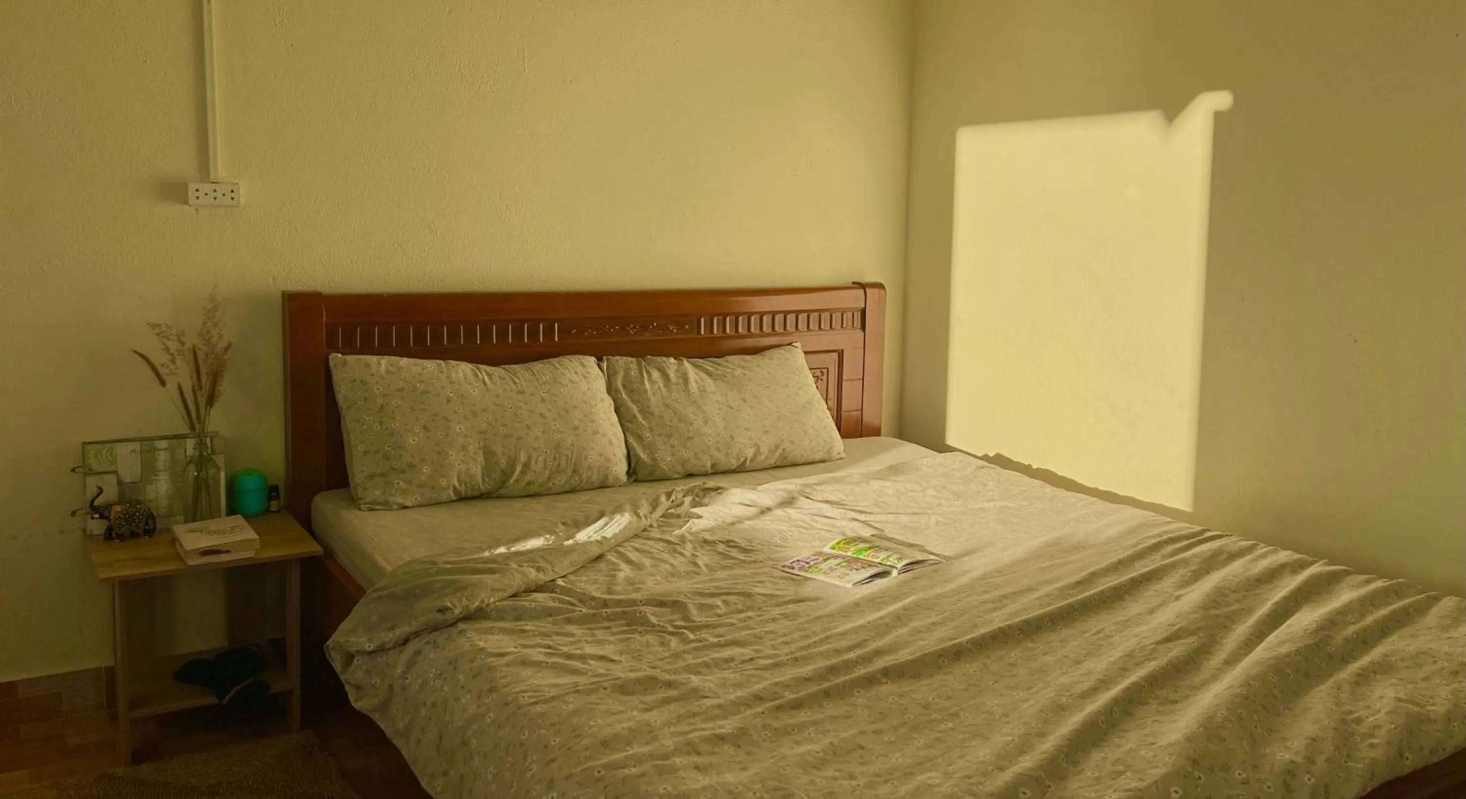 Photo of the whole room, Bed in Midori Heritage Coffee Farm