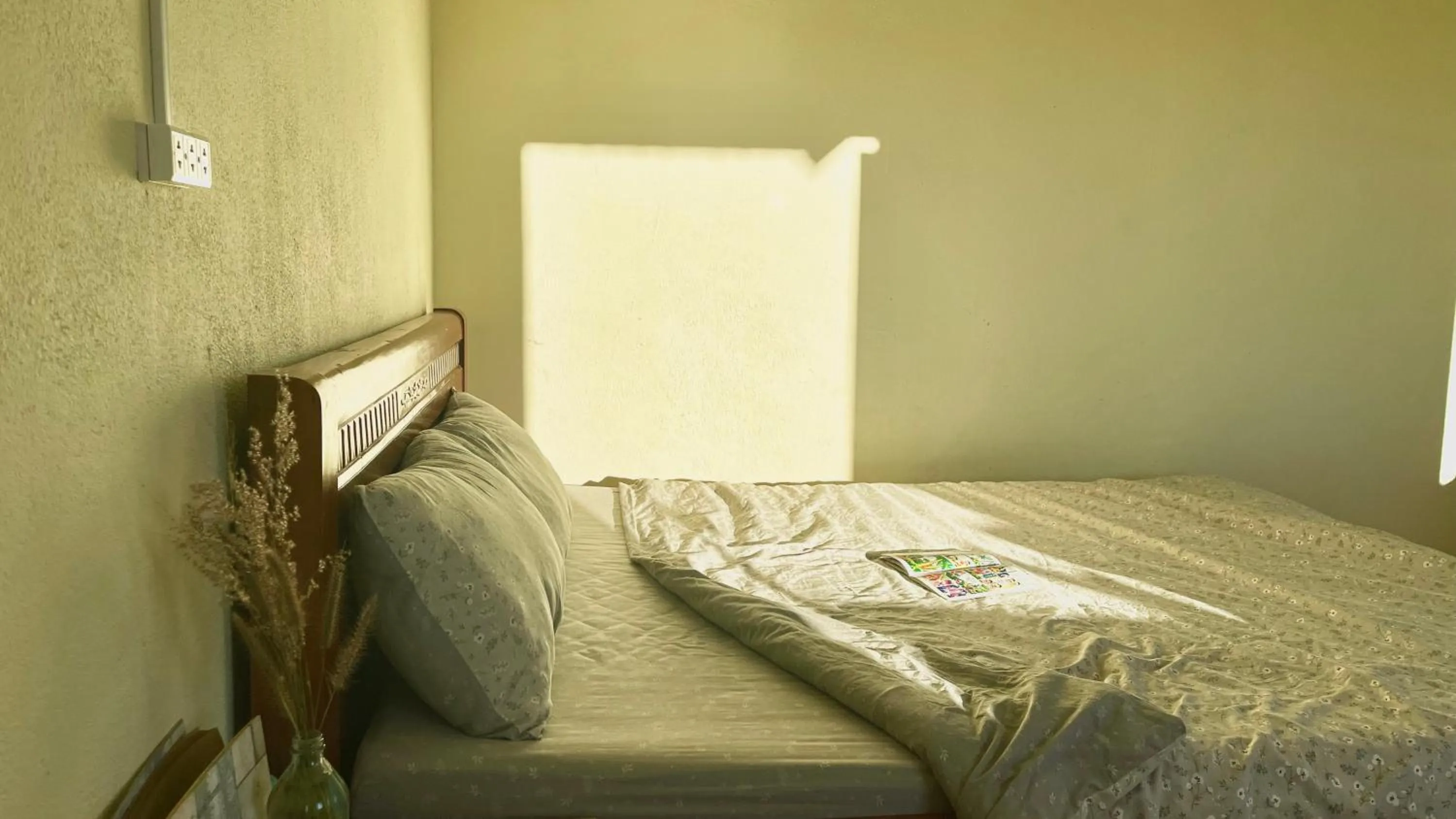 Photo of the whole room, Bed in Midori Heritage Coffee Farm