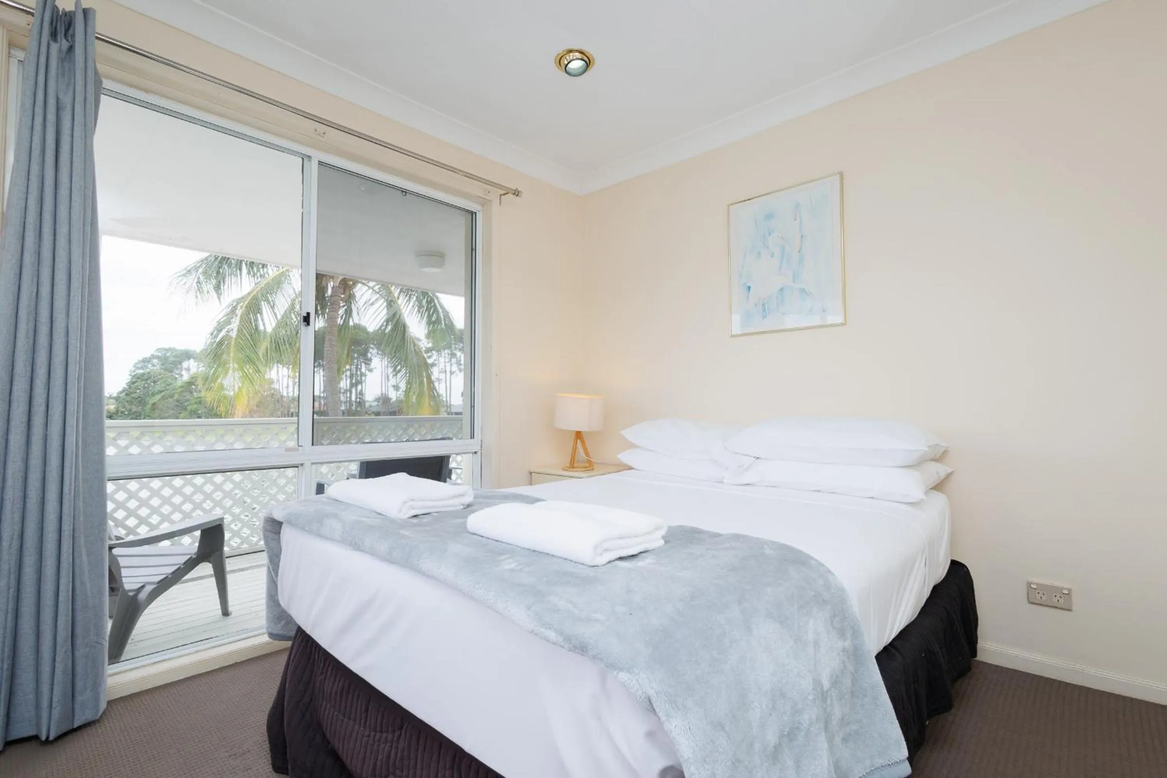 Bed in Isle Of Palms Resort