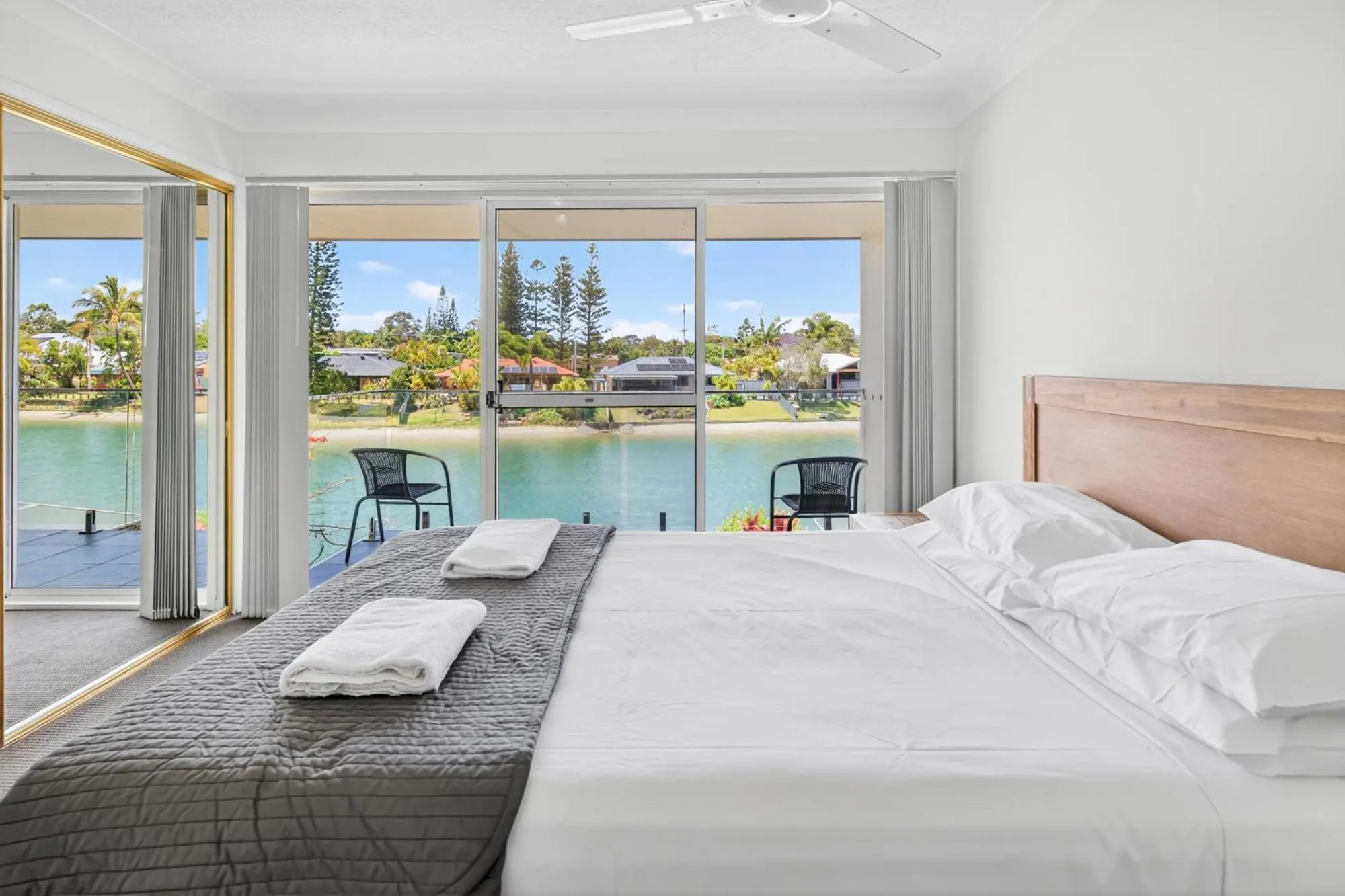 Bed in Isle Of Palms Resort