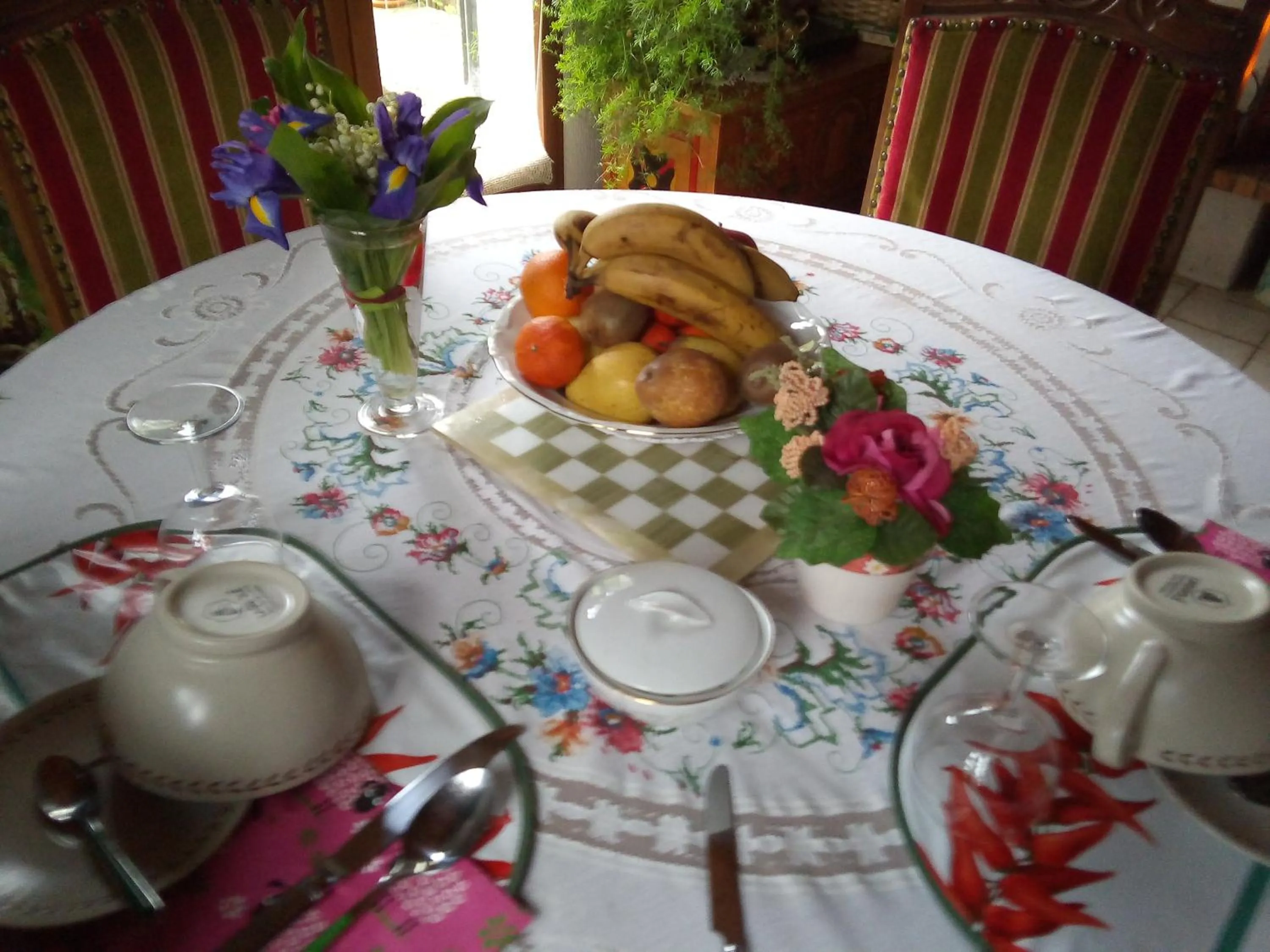 Continental breakfast in chambre chez sylvie