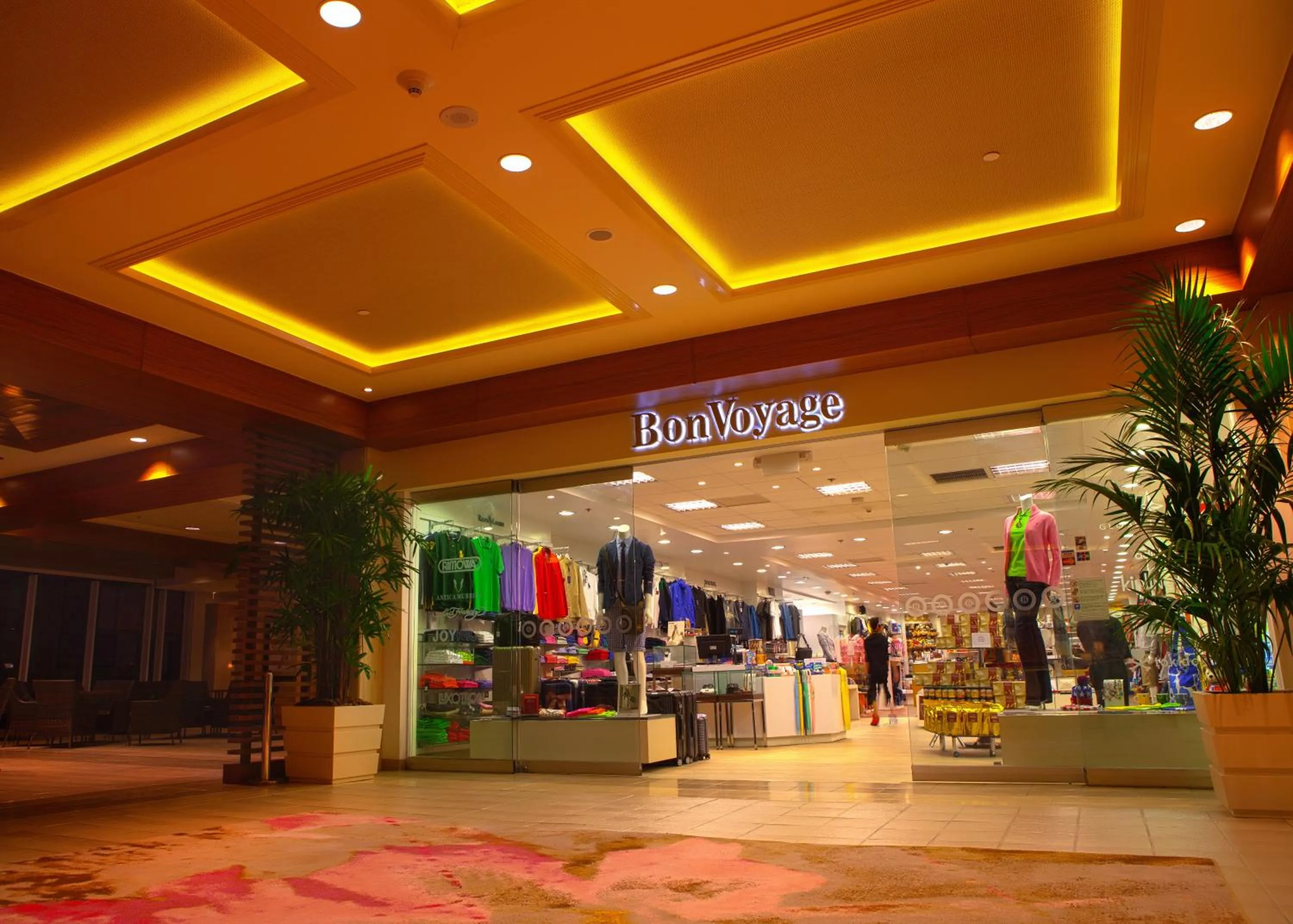 On-site shops in Guam Reef Hotel