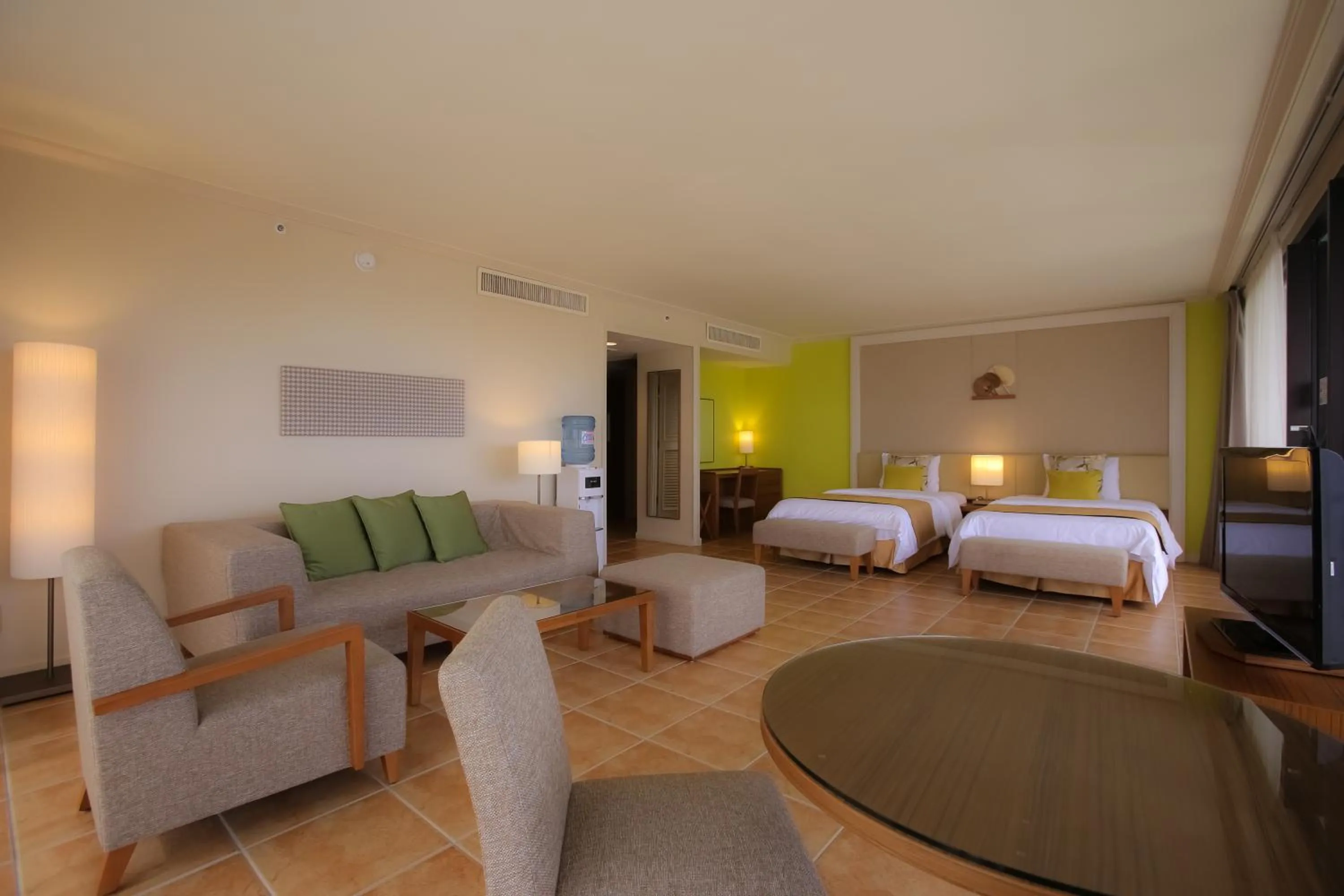 Photo of the whole room, Bed in Guam Reef Hotel