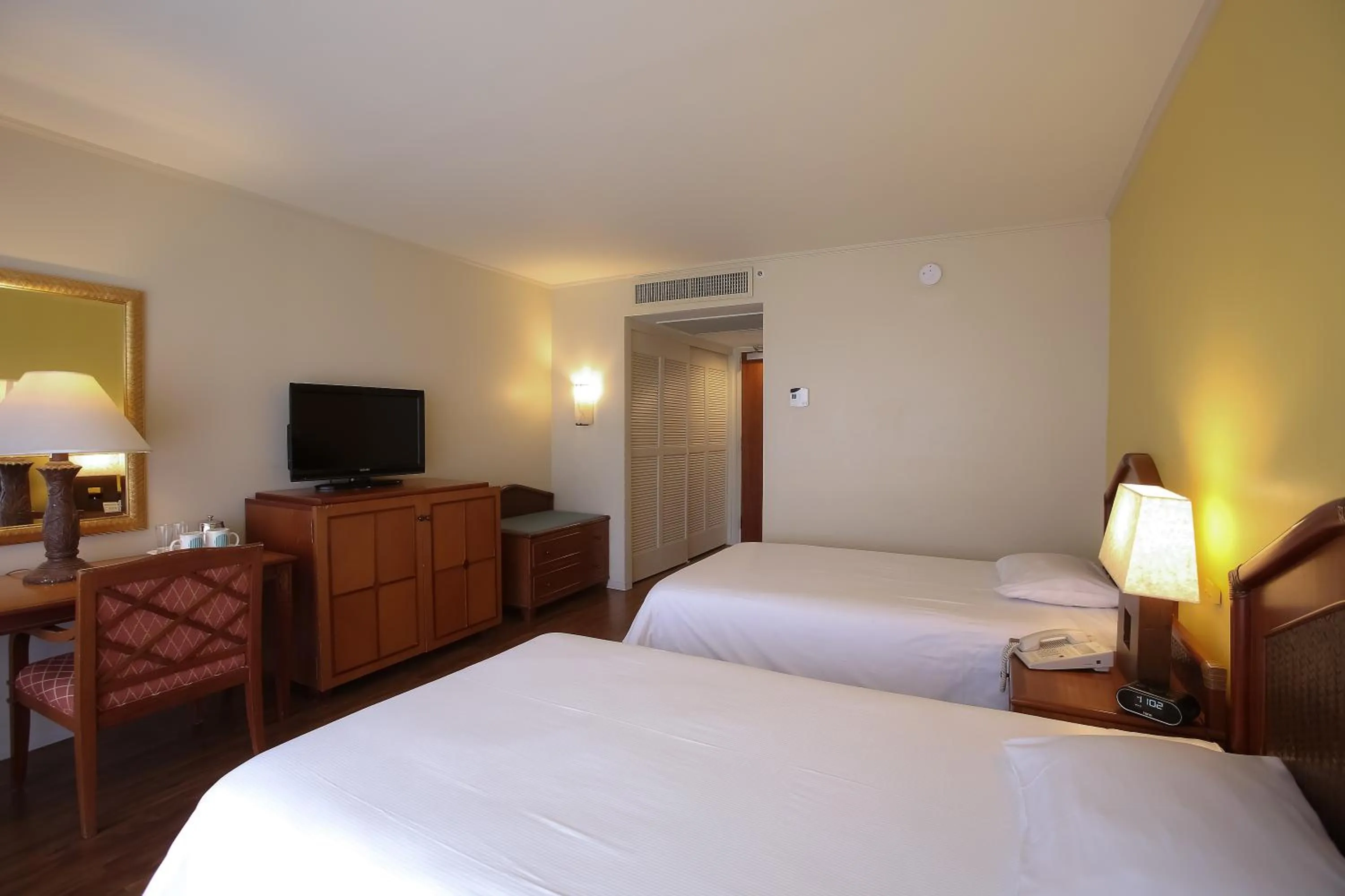 Photo of the whole room, Bed in Guam Reef Hotel