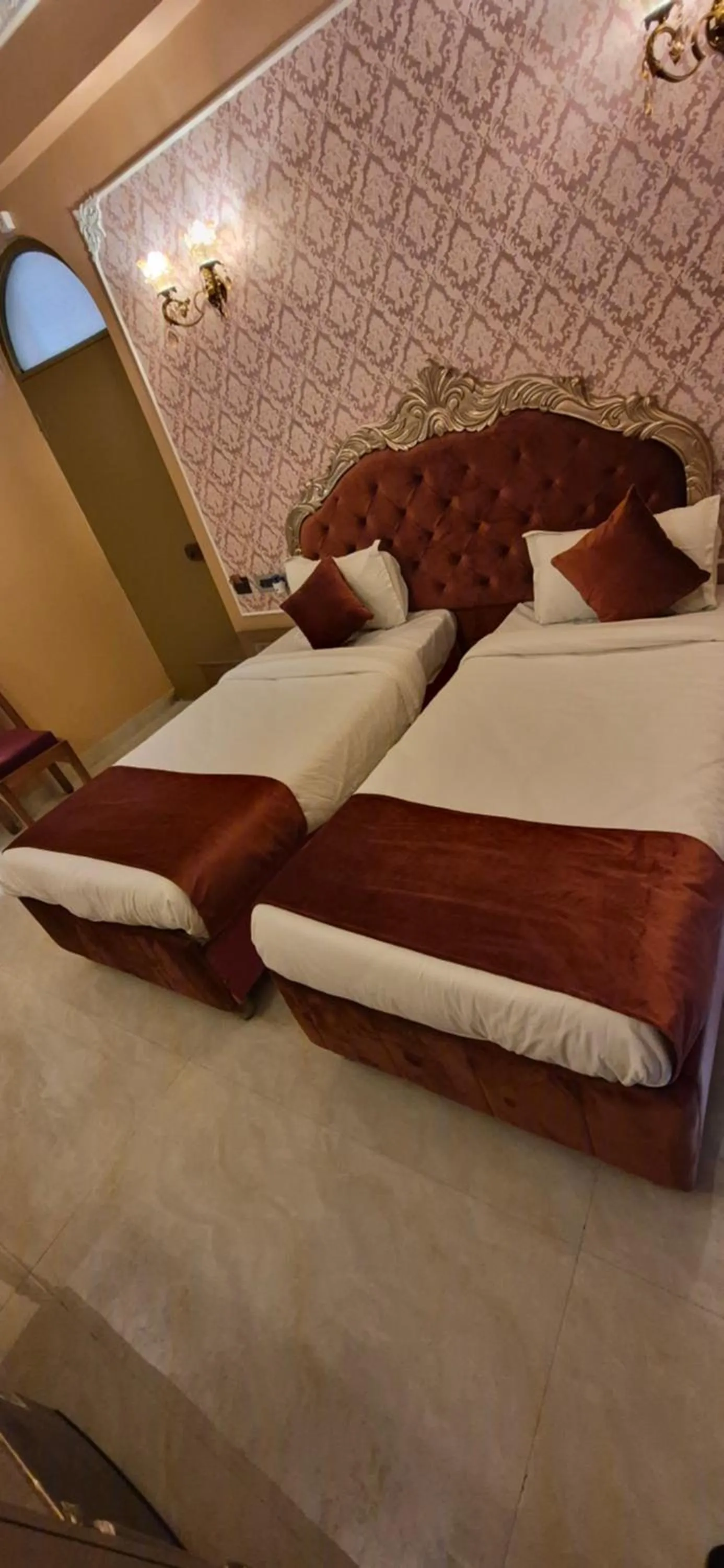 Bed in Ray of Maya near to taj mahal