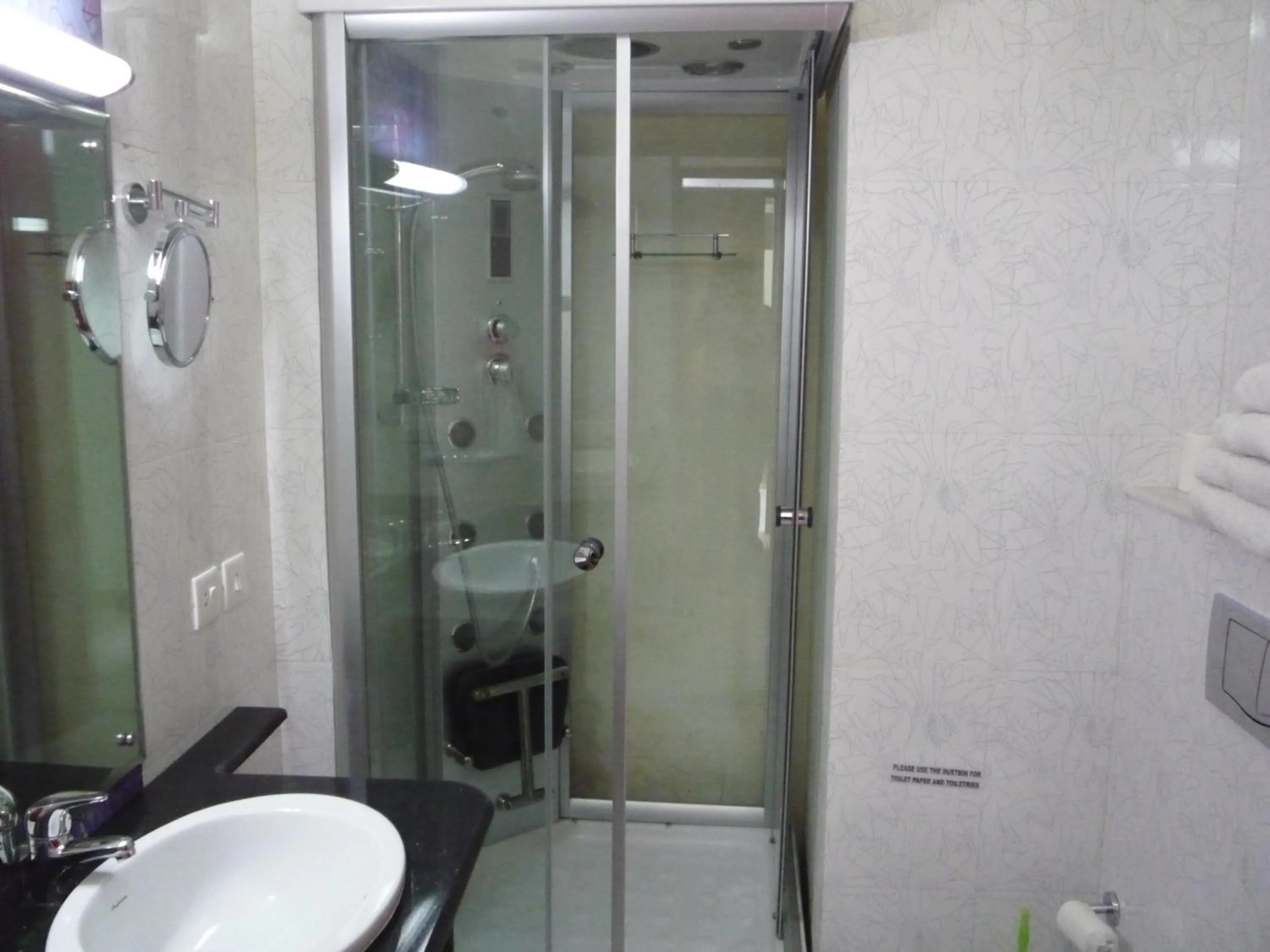 Bathroom in Ray of Maya