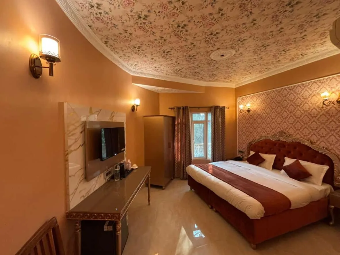 Bed in Ray of Maya near to taj mahal