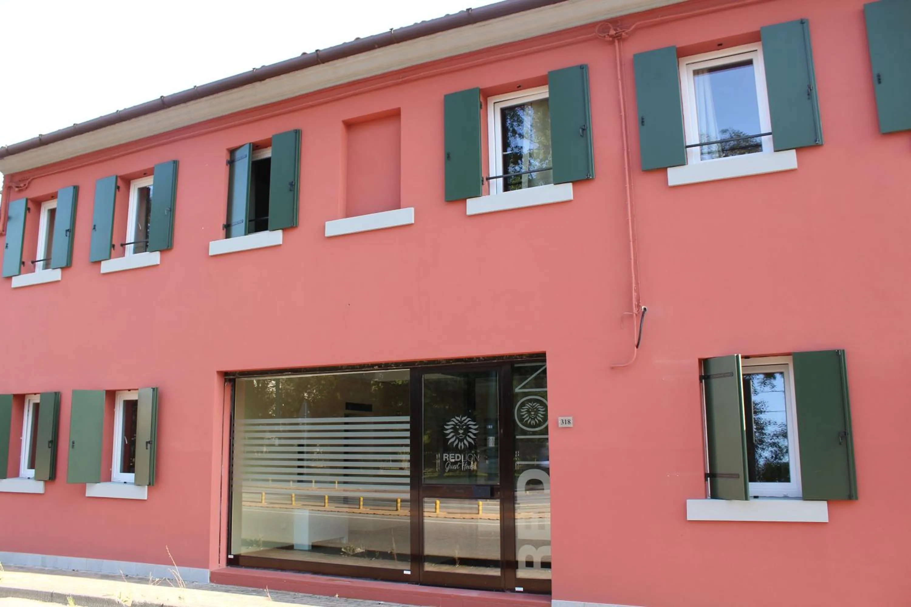 Facade/entrance in Red Lion Guest House