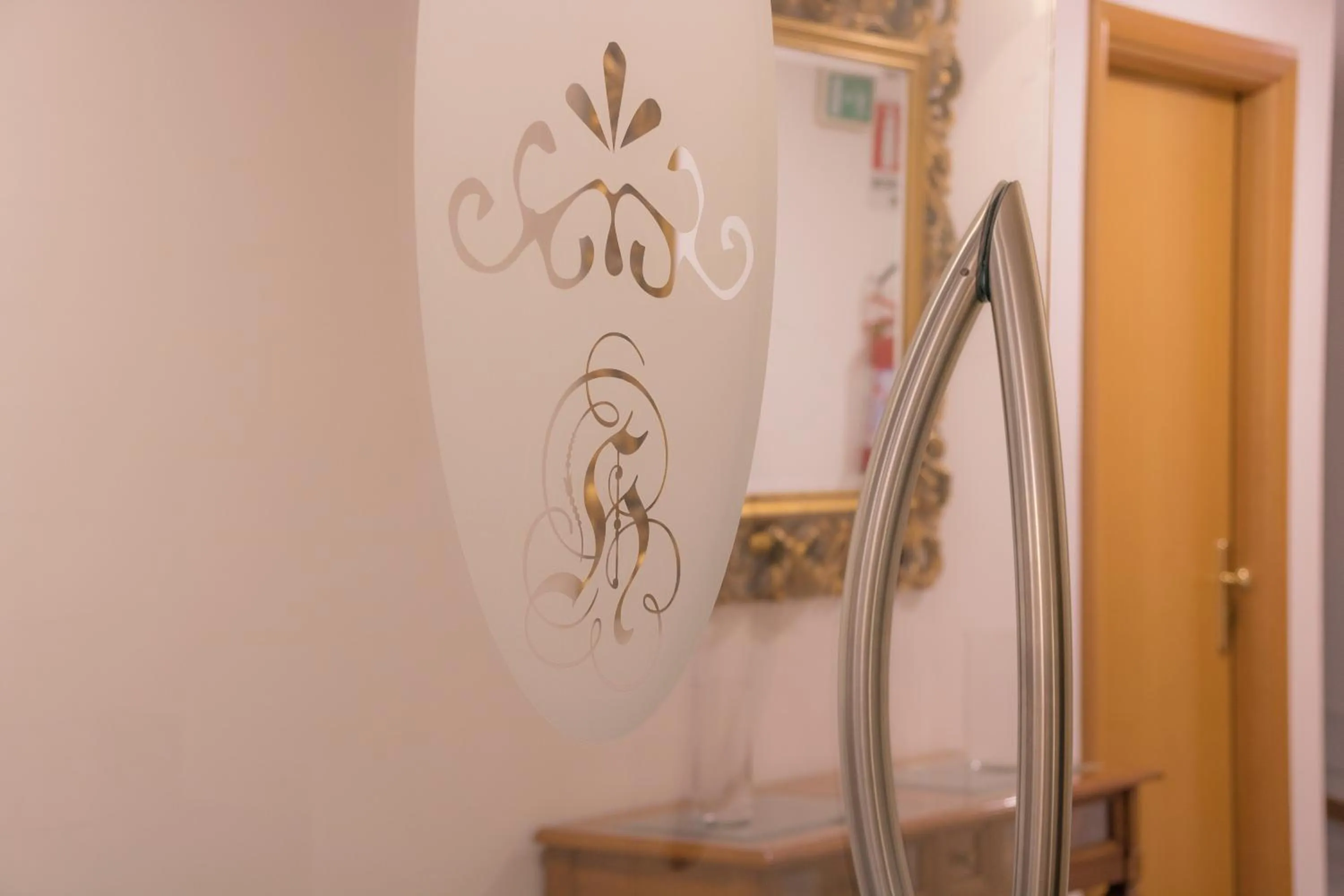 Logo/Certificate/Sign in Ruggiero Park Hotel