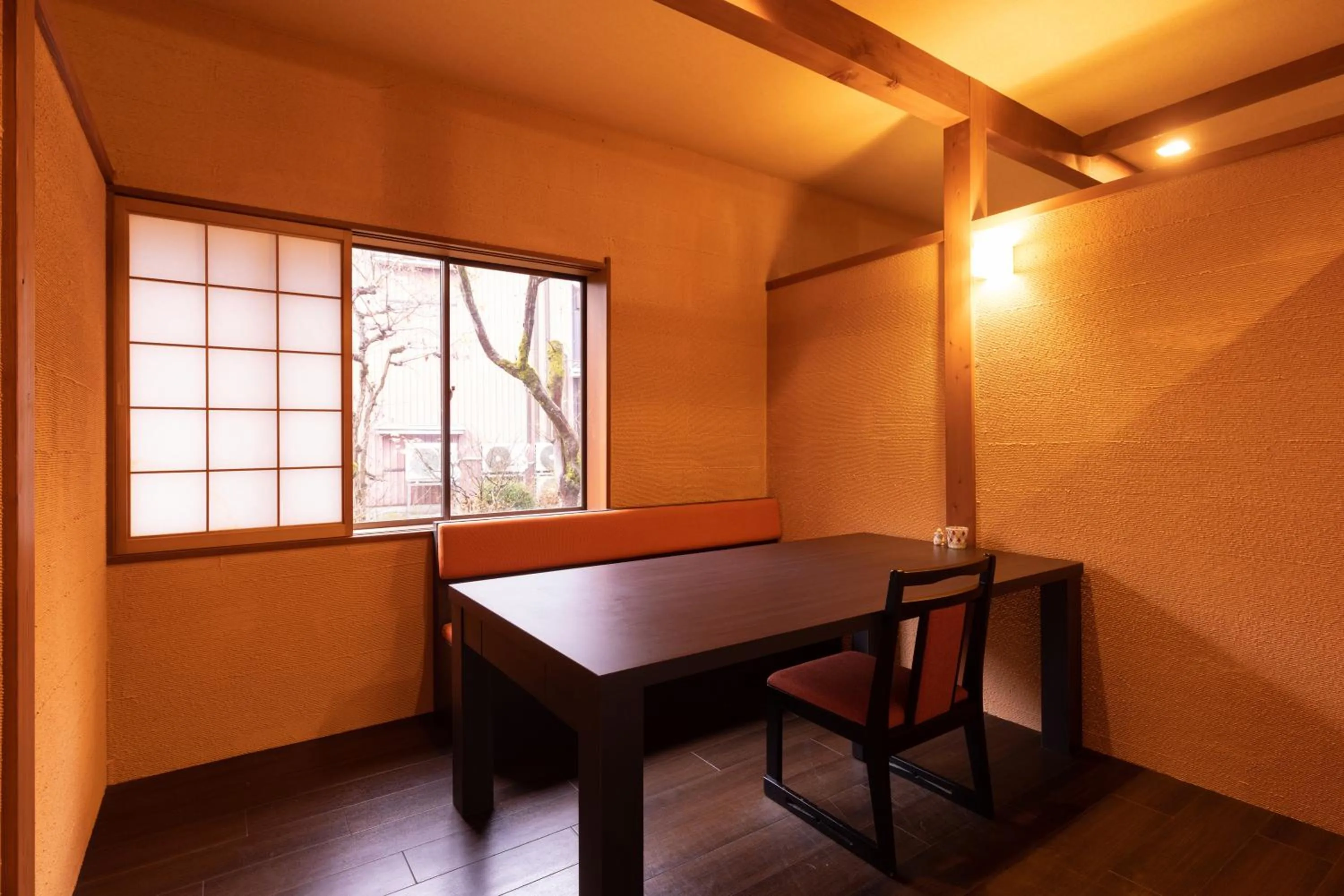 Restaurant/places to eat in Niemonya