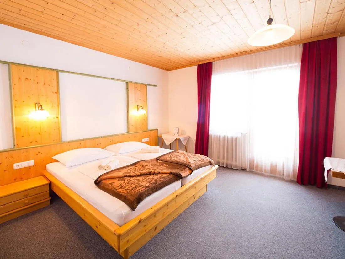 Bed in Berghotel Türlwand