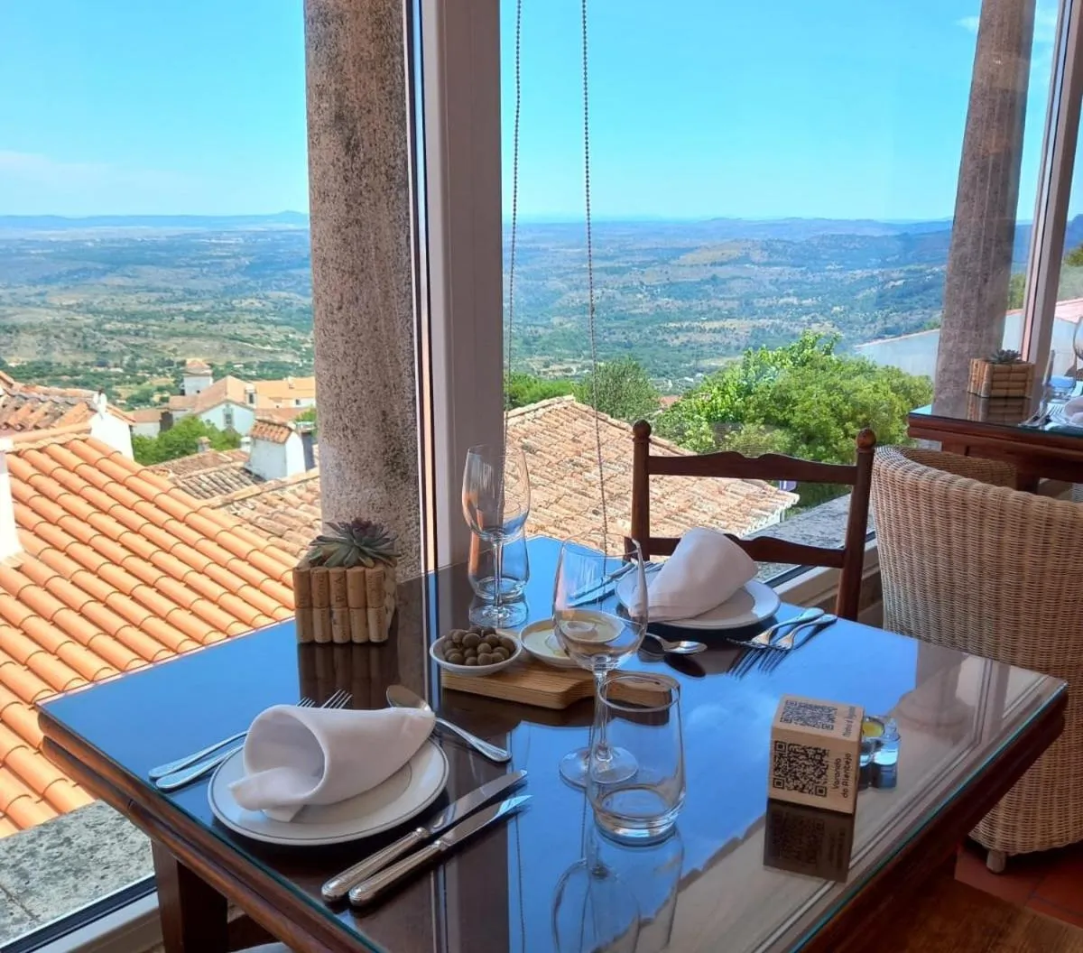 Restaurant/places to eat in Dom Dinis Marvão
