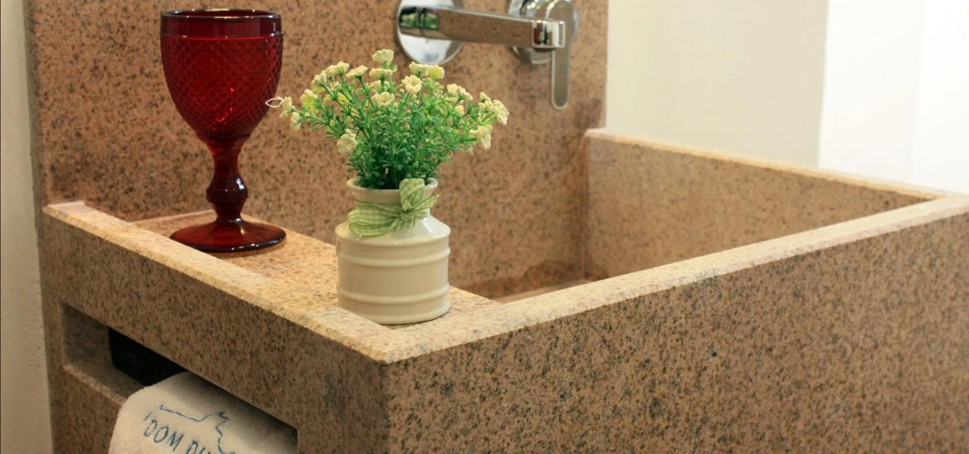 Toilet in Dom Dinis Marvão