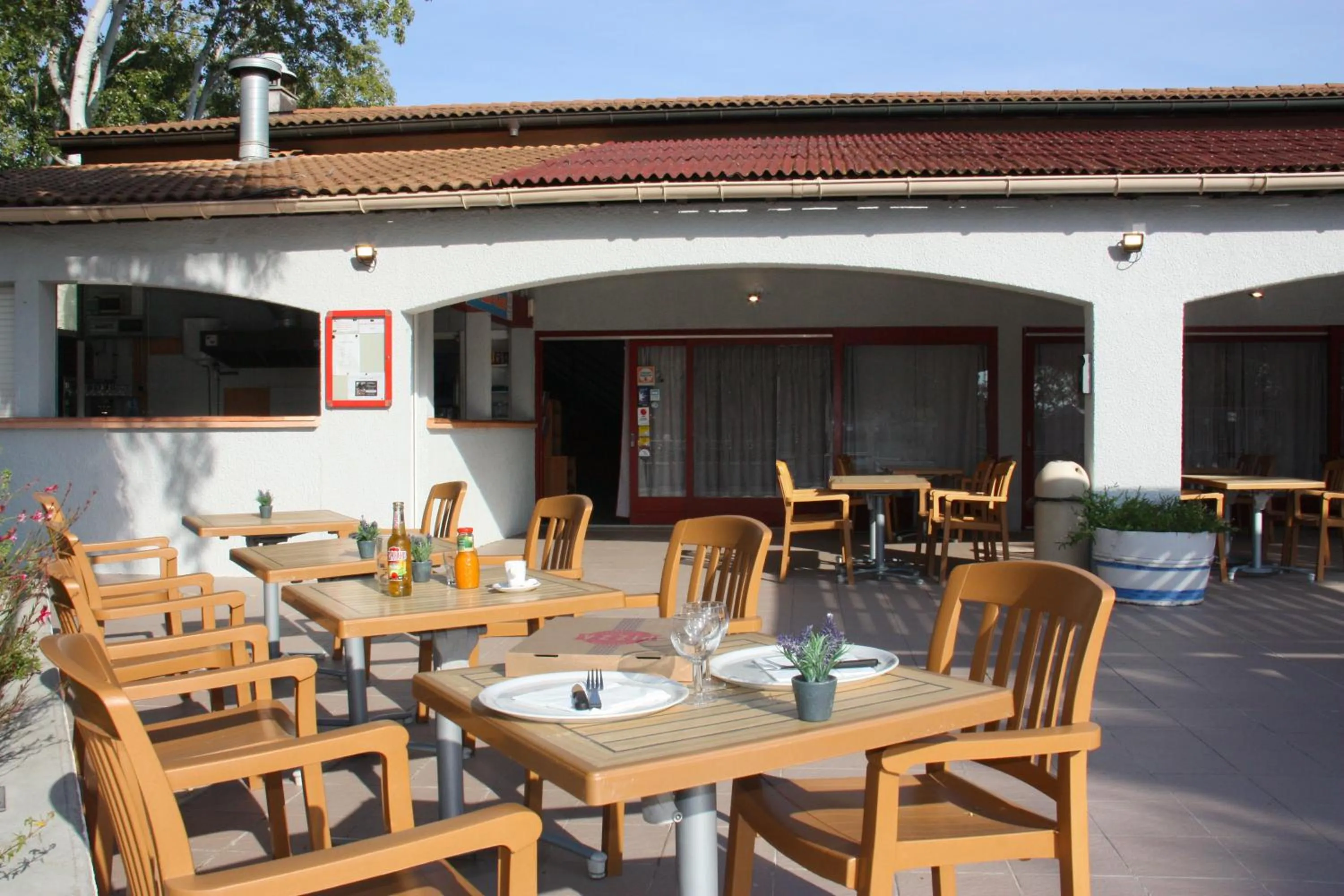 Lounge or bar in Azureva Le Grau du Roi