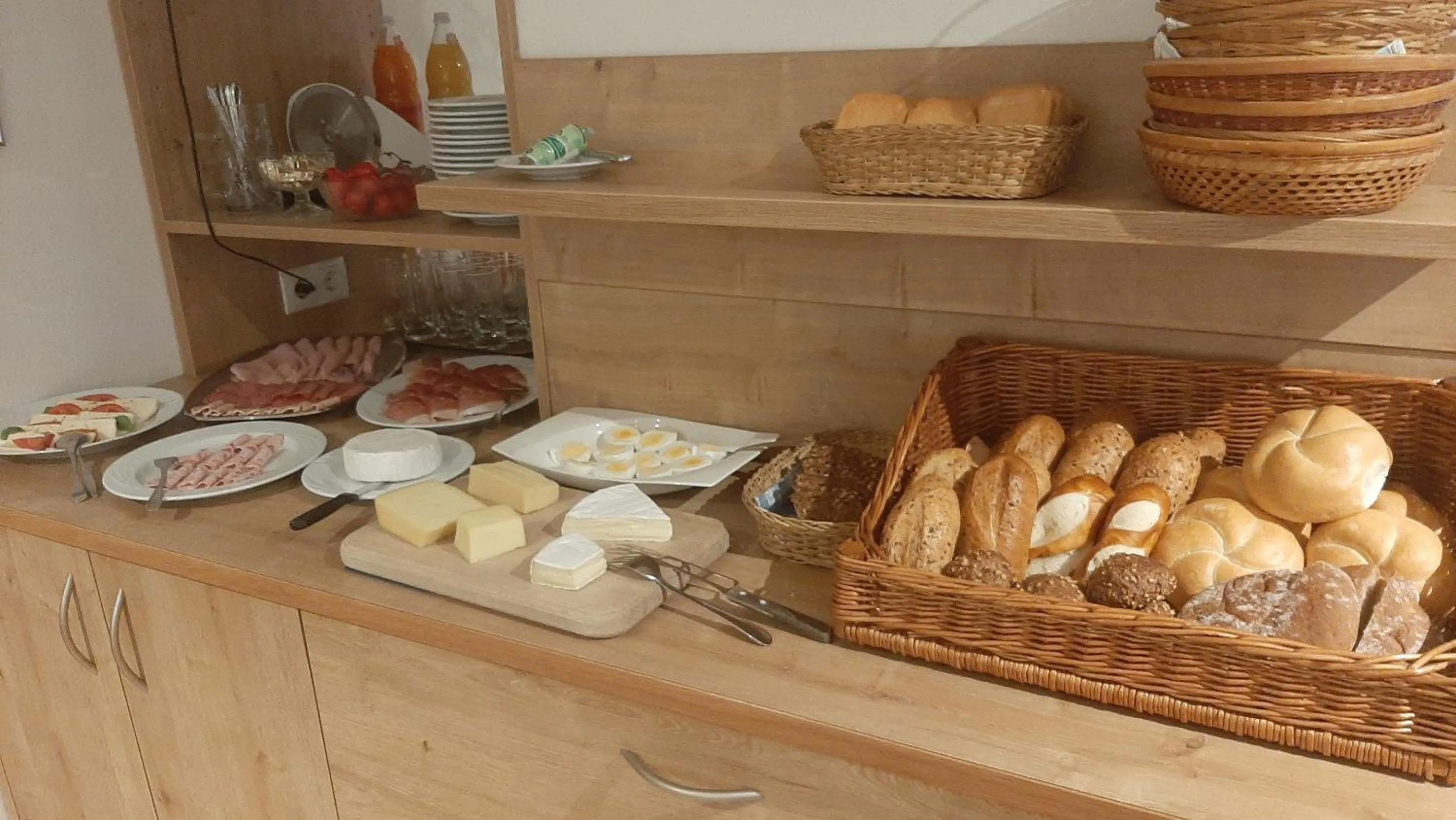 Buffet breakfast in Gasthof Anny