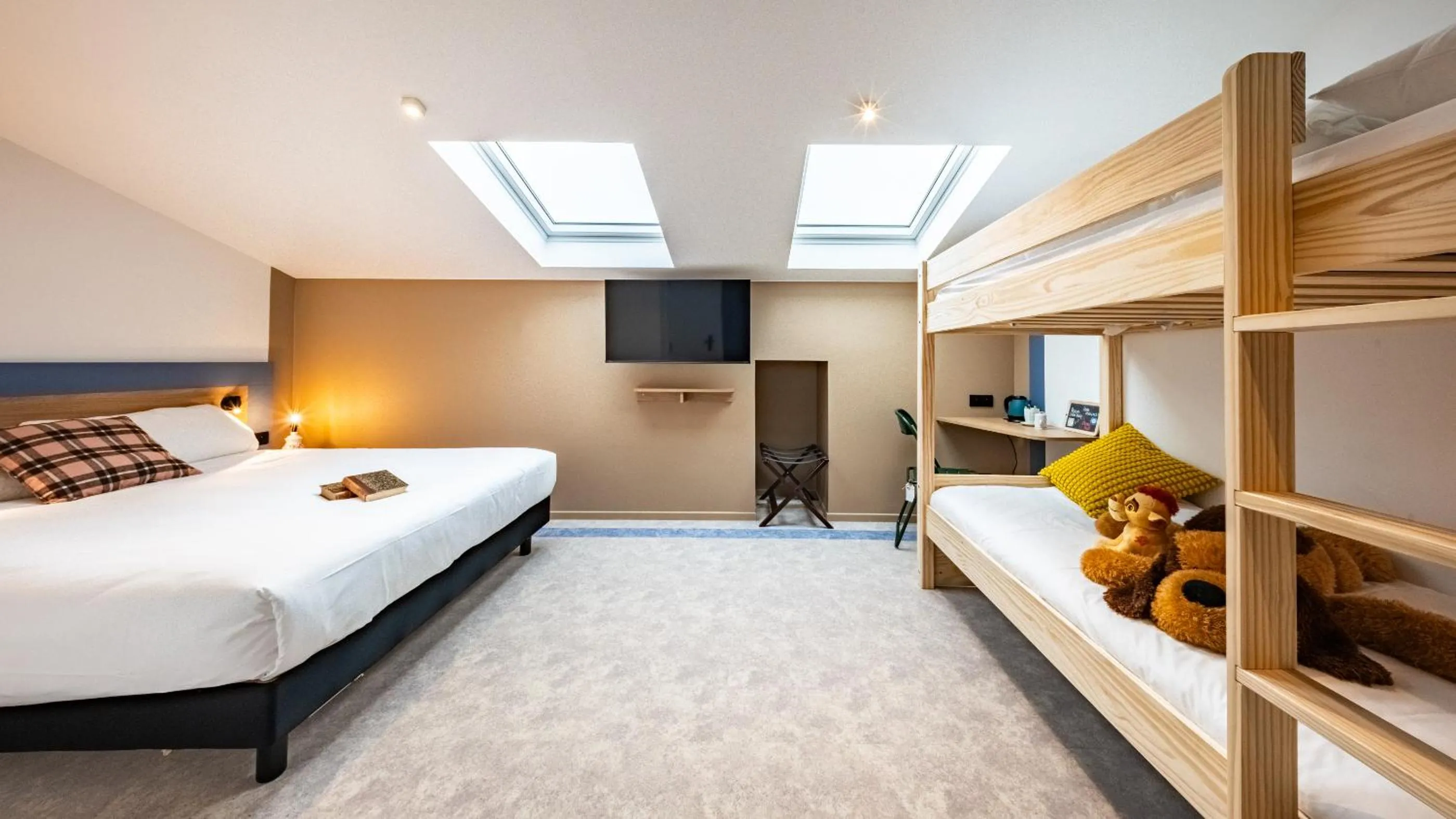 Bedroom, Bed in greet Hotel Massieux Lyon Nord