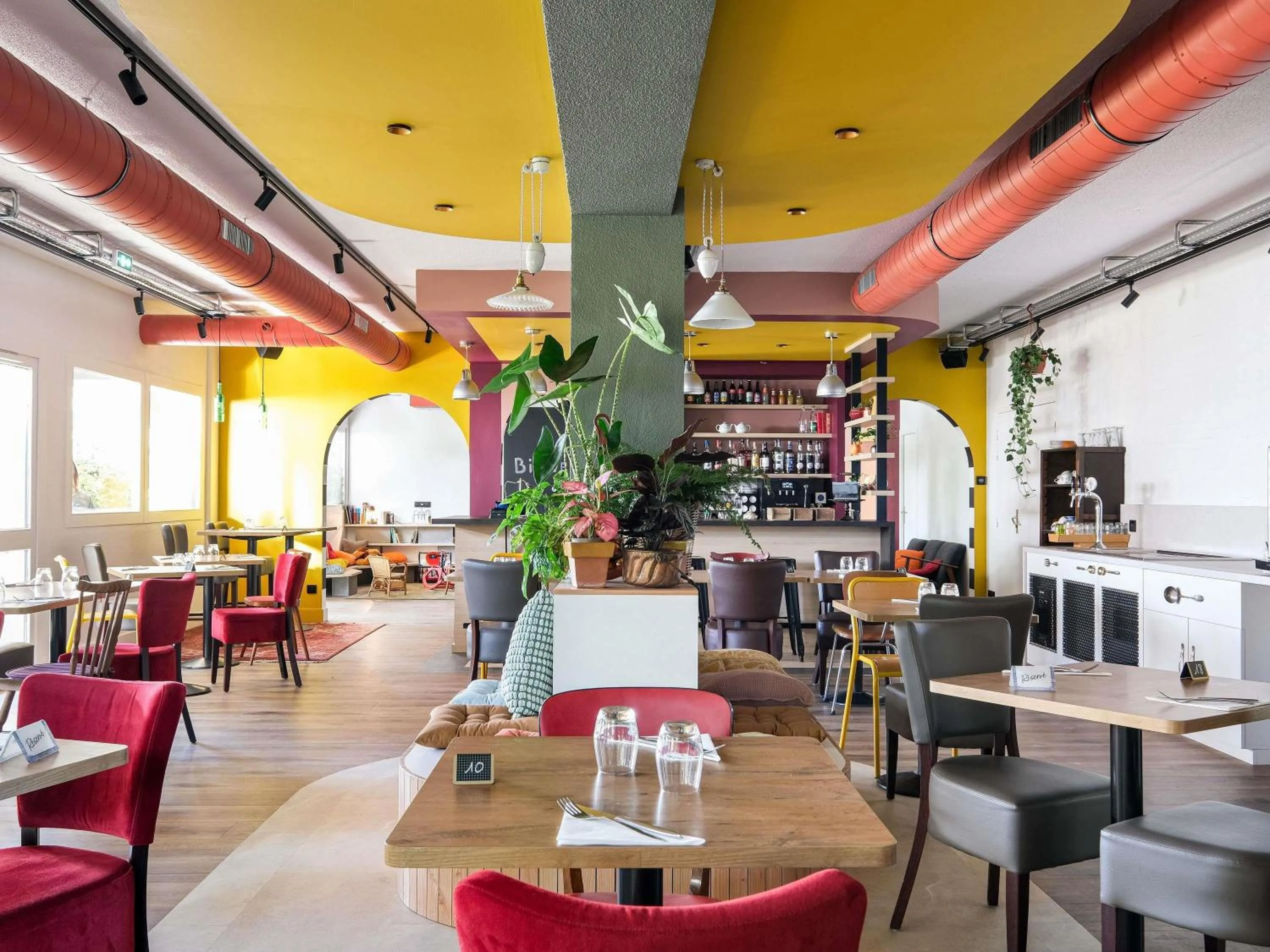 Property building in greet Hotel Massieux Lyon Nord