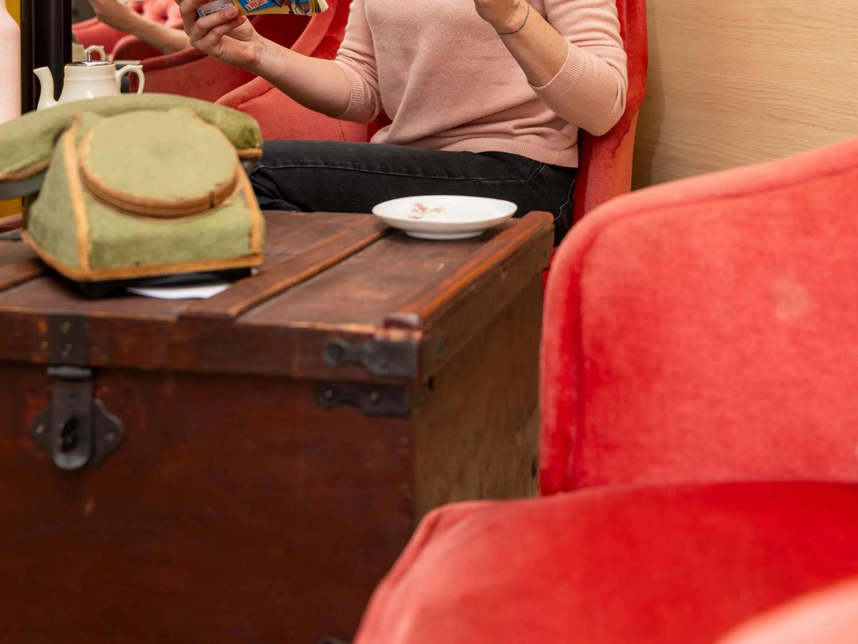 Lounge or bar in greet Hotel Massieux Lyon Nord