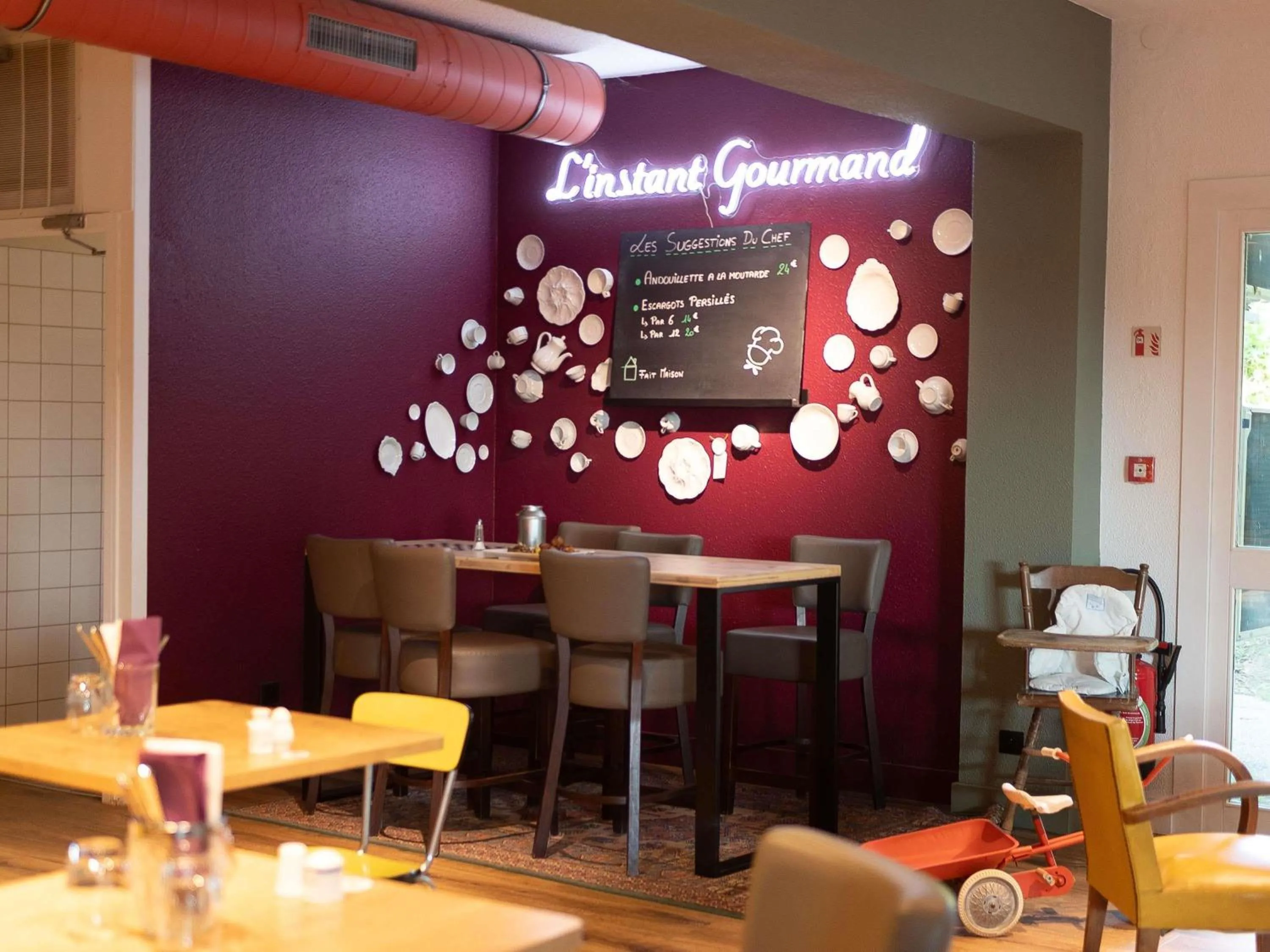 Property building in greet Hotel Massieux Lyon Nord