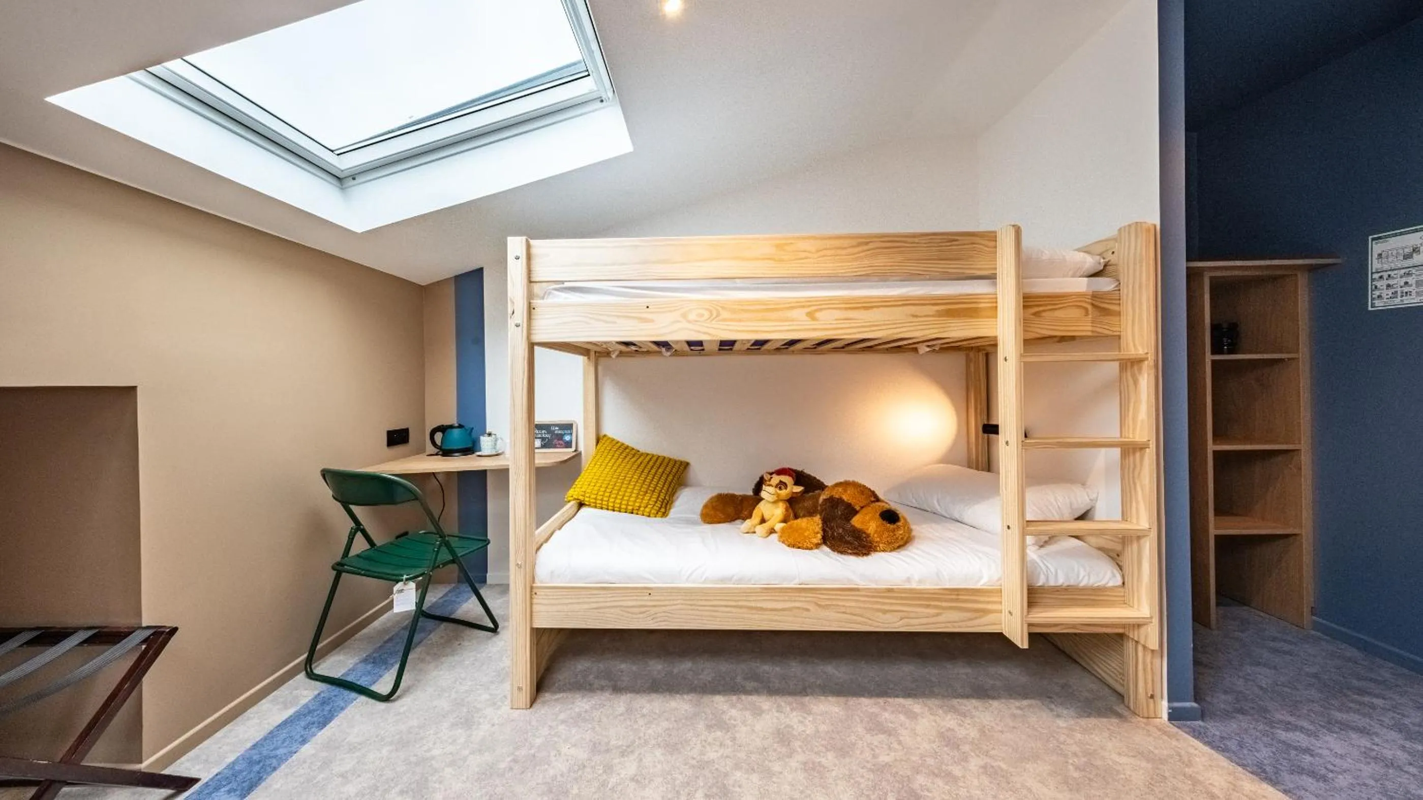 Bedroom, Bed in greet Hotel Massieux Lyon Nord