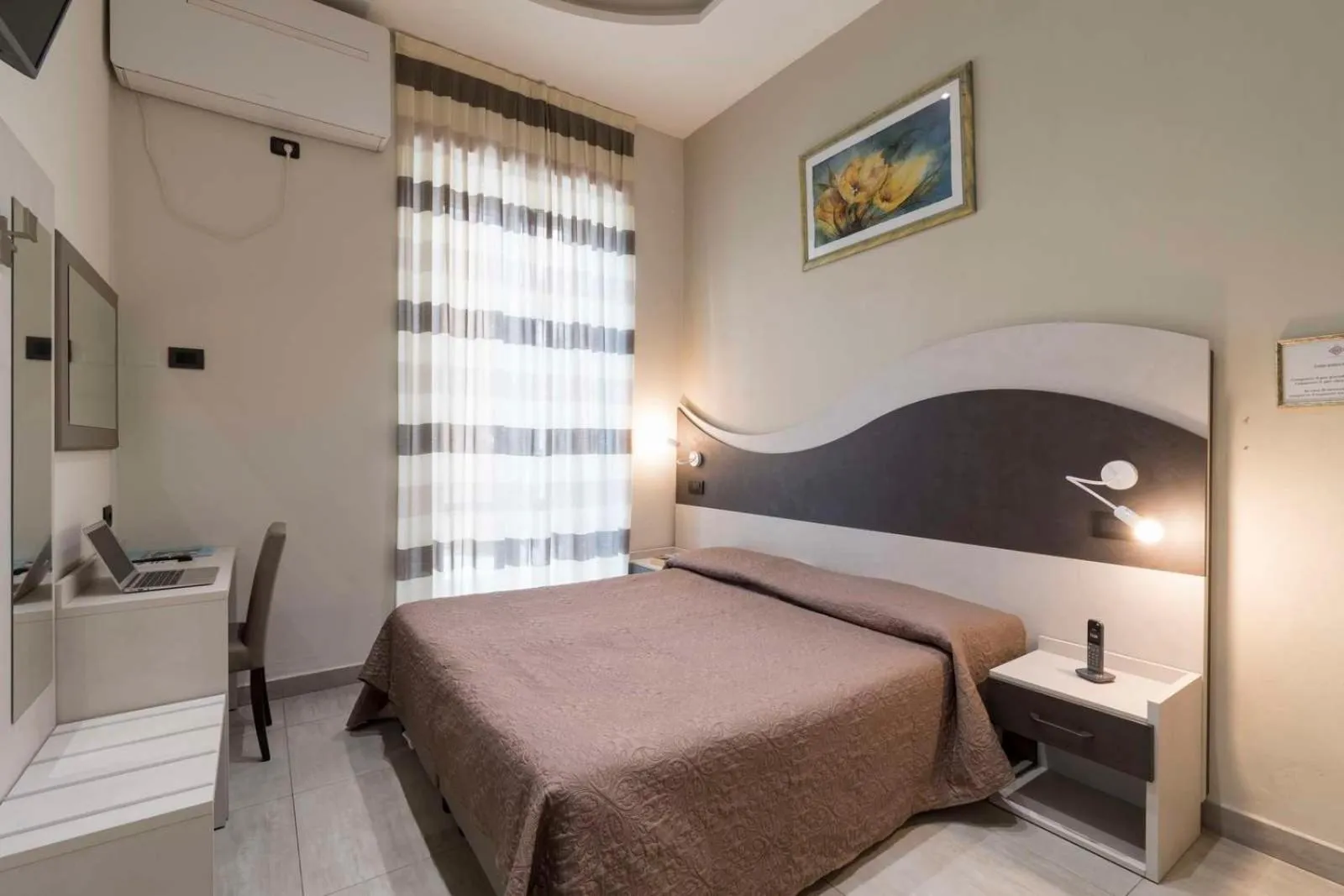 Bed in Hotel Roma