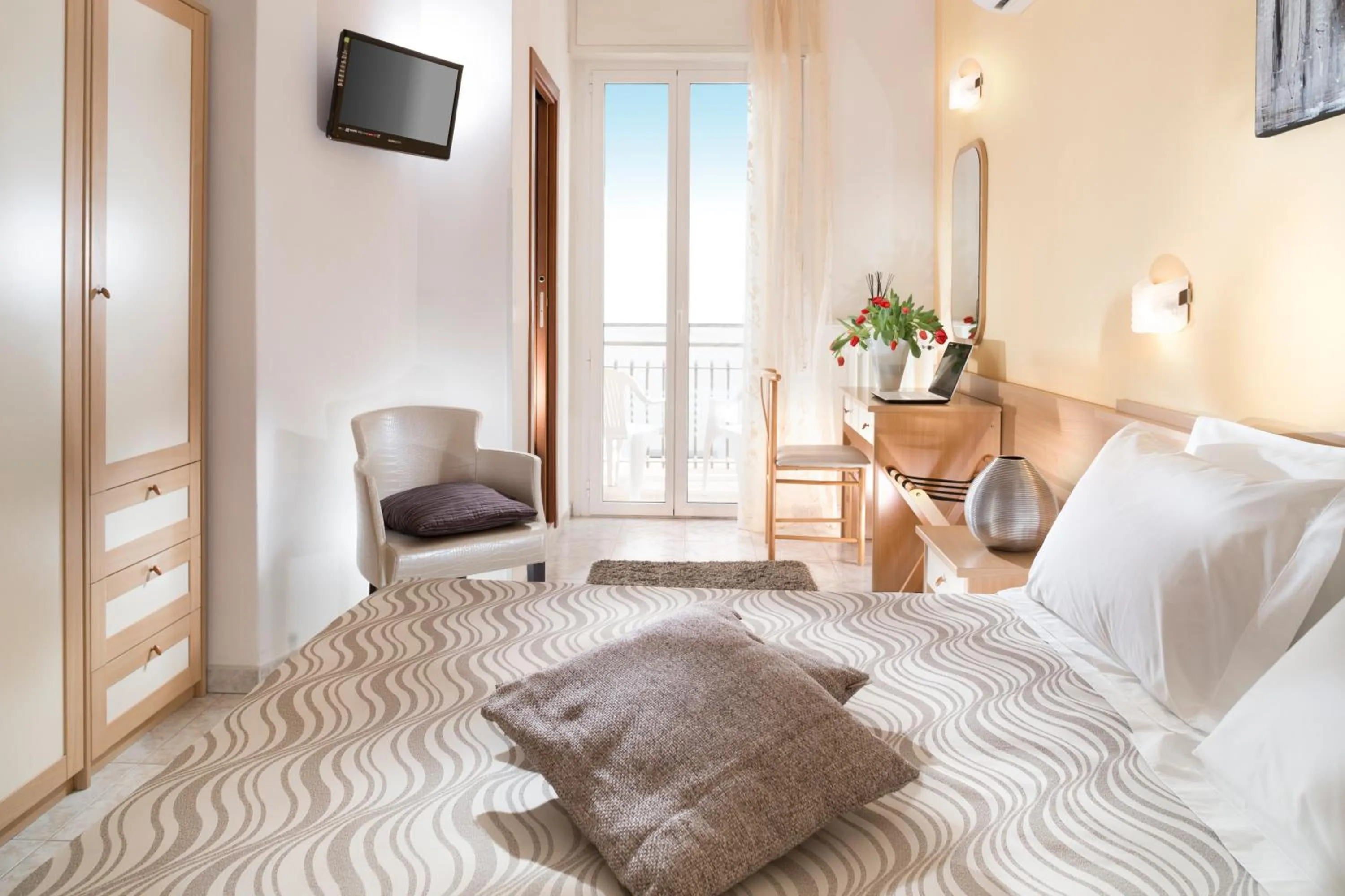 Photo of the whole room in Hotel Bellerofonte