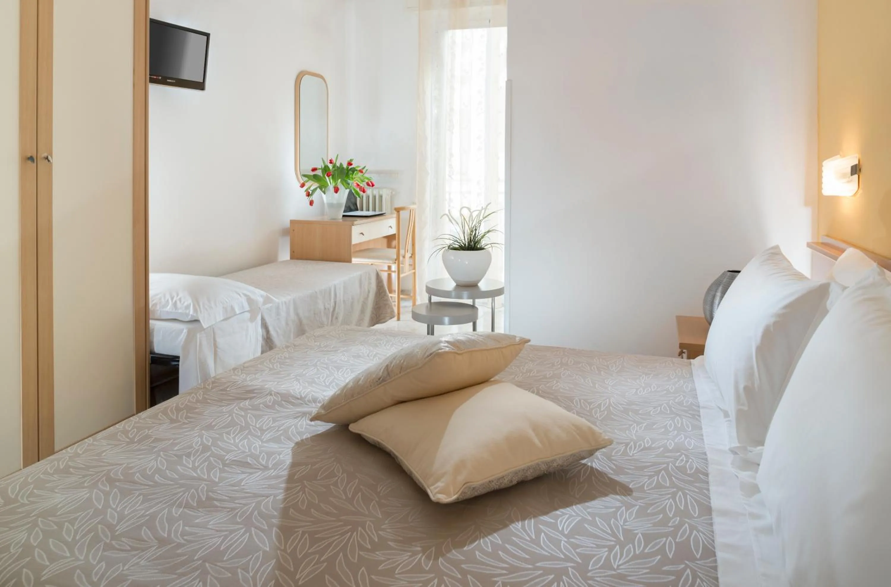 Photo of the whole room in Hotel Bellerofonte