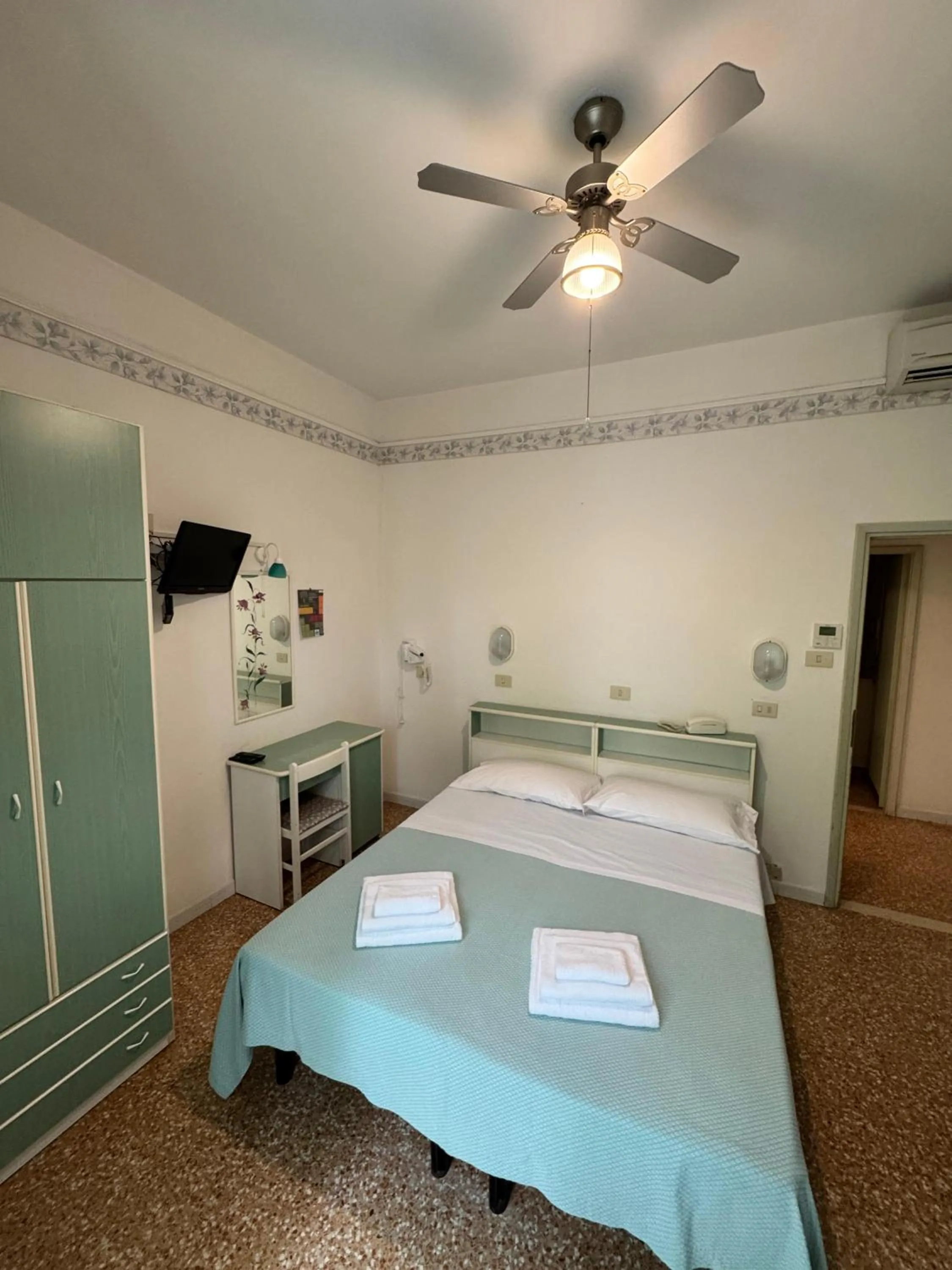 Bedroom, Bed in Hotel Urania Nuova Gestione