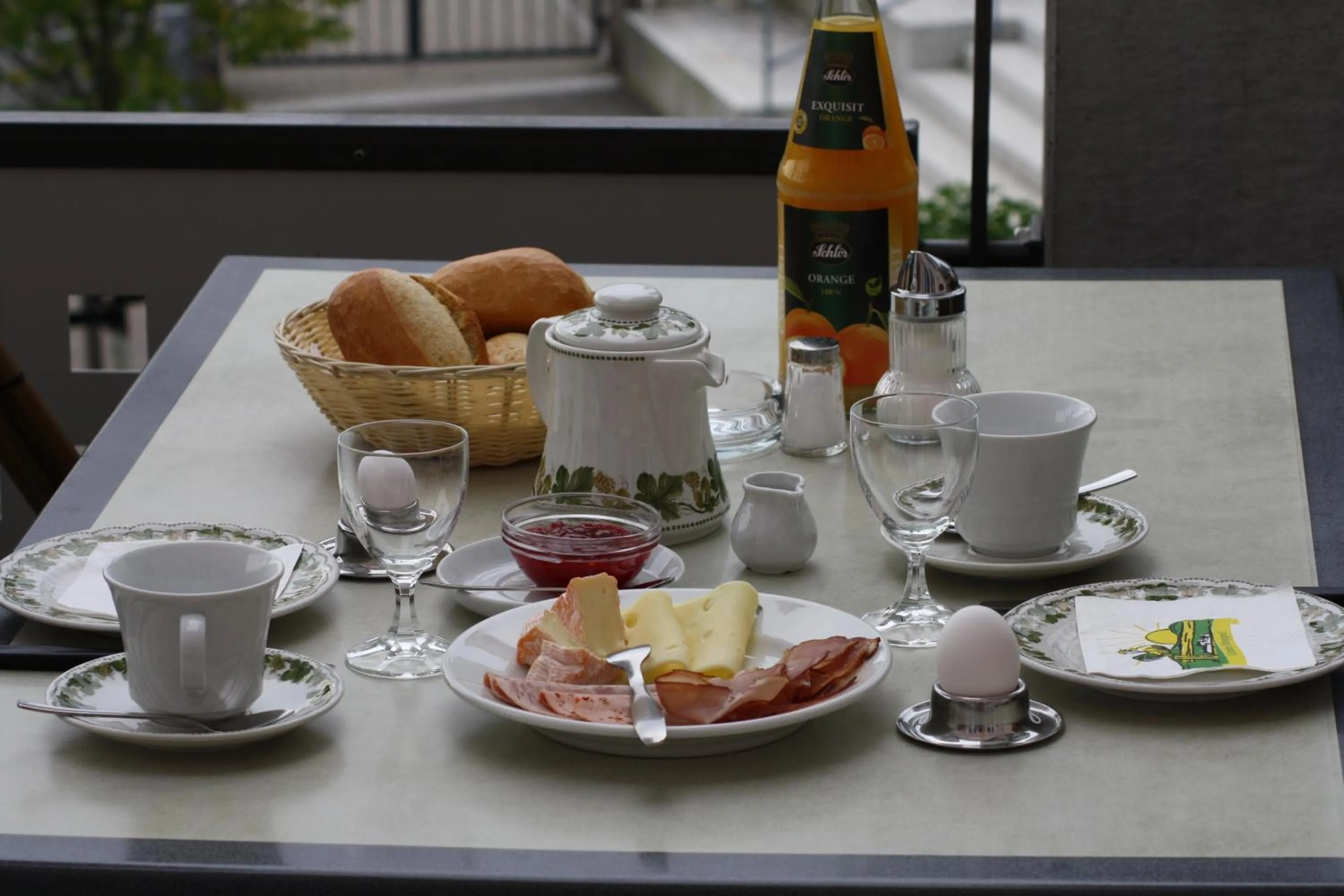 Breakfast in Gasthaus Storchen