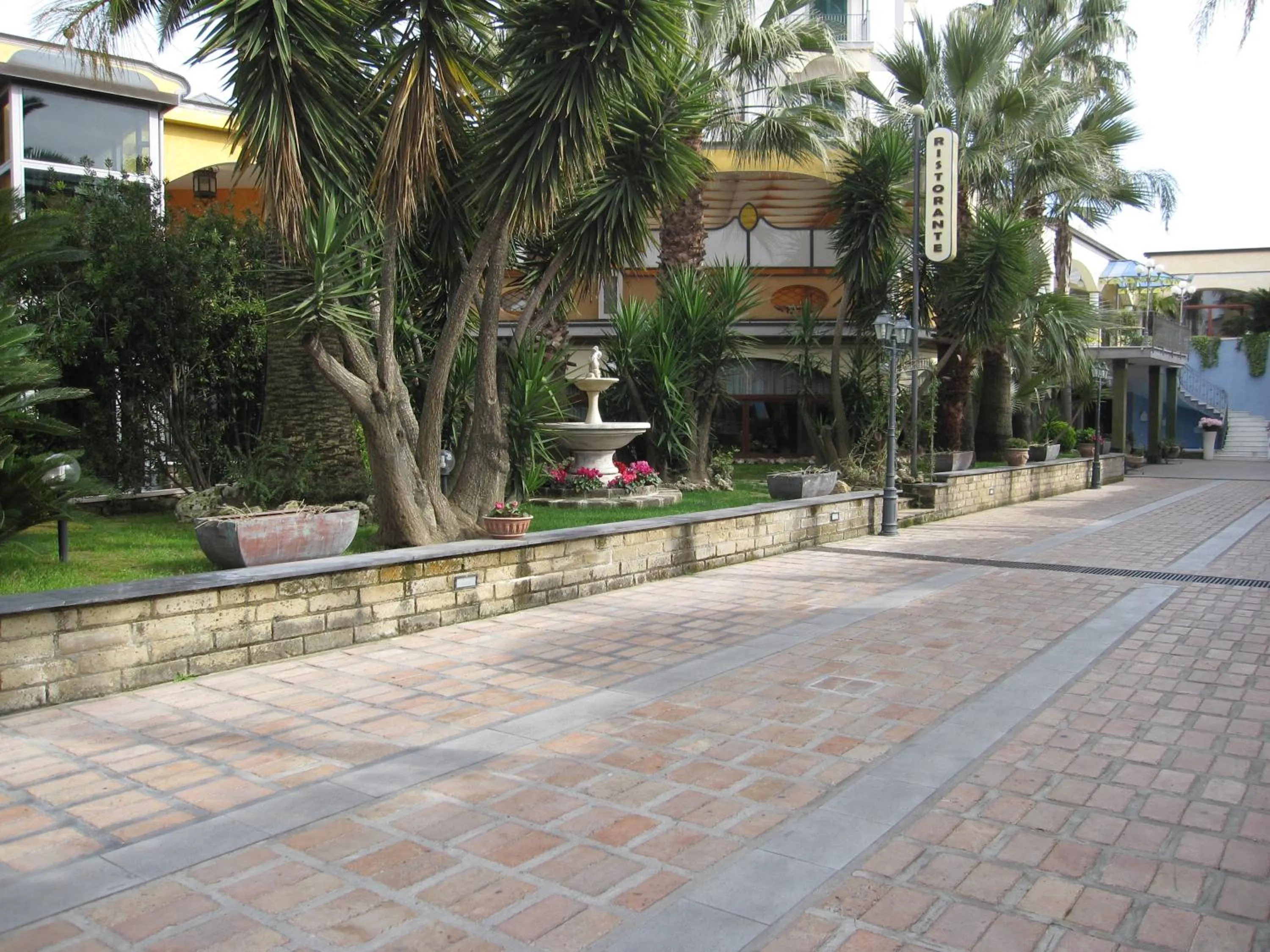 Property building in Hotel Ristorante La Lanterna